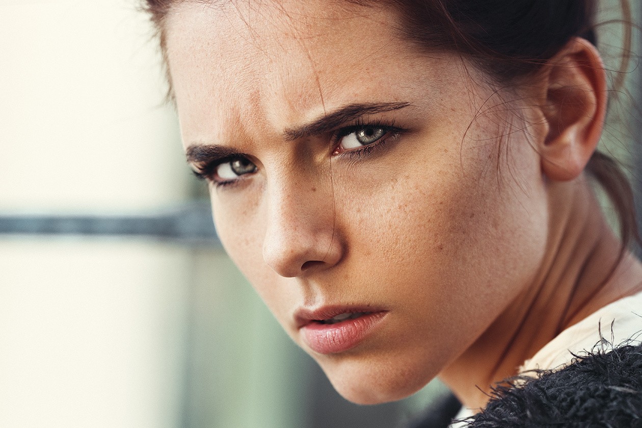 Close-up portrait of a woman with freckles HD Wallpaper