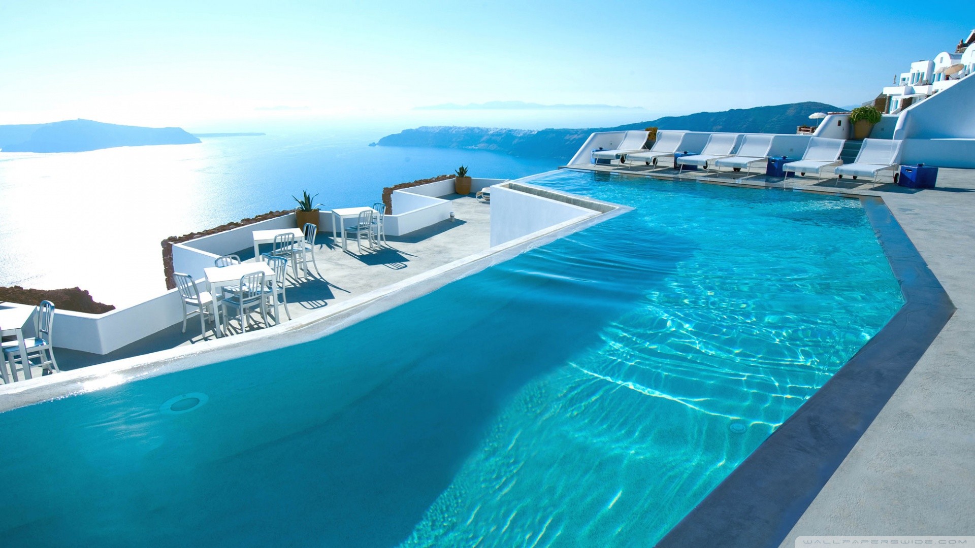 Infinity swimming pool overlooking the sea in Santorini HD Wallpaper