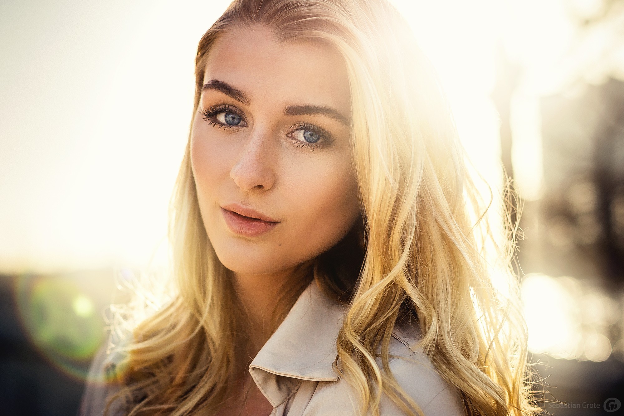 Portrait of a blonde woman with blue eyes HD Wallpaper