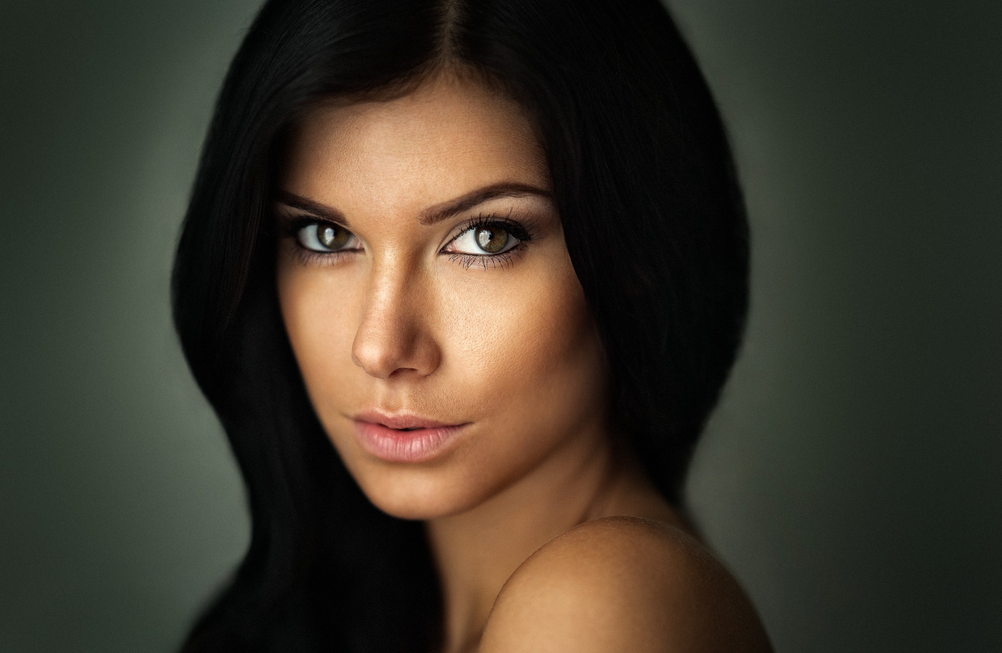 Portrait of a woman with long black hair HD Wallpaper
