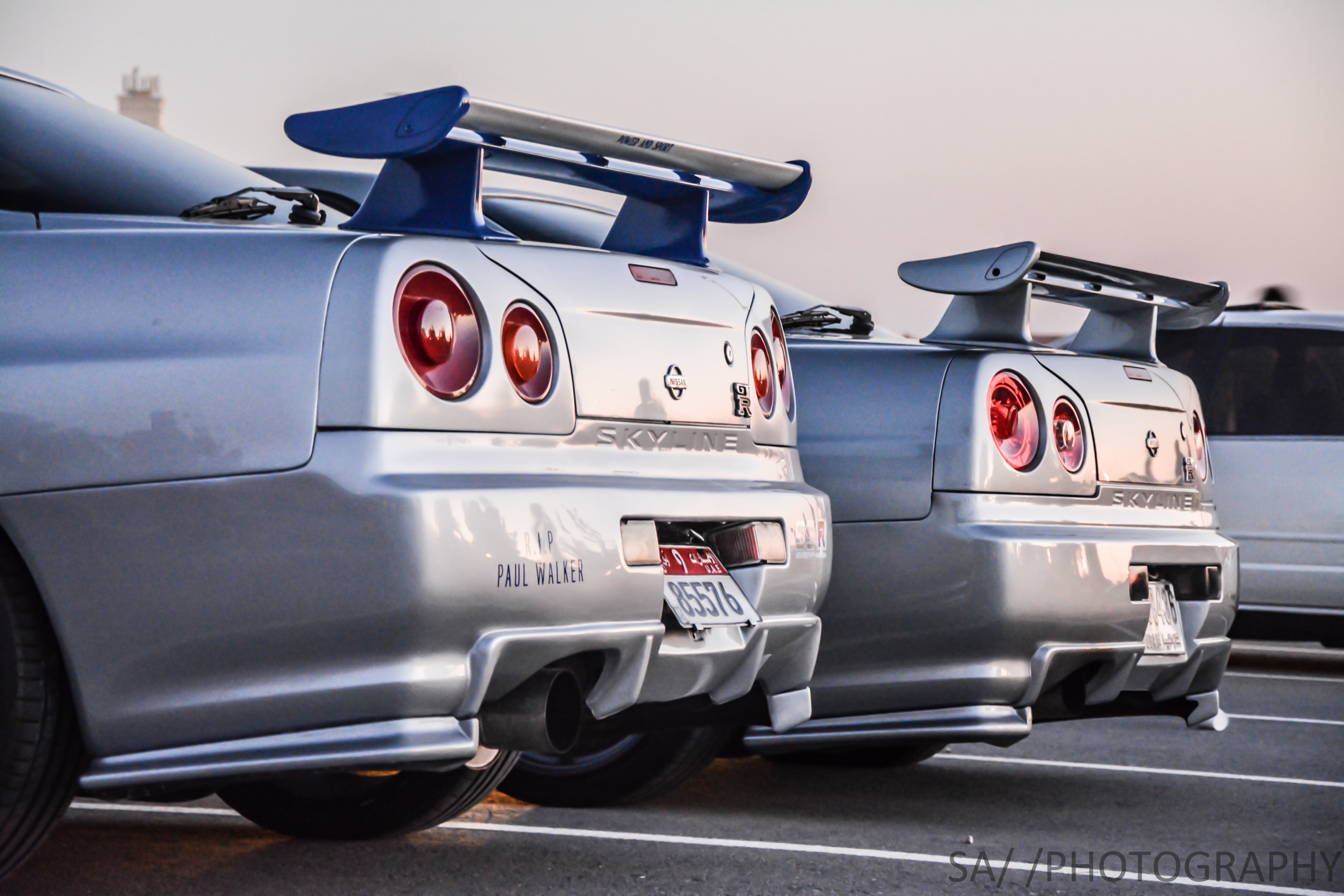 Two Nissan Skyline GT-R R34 cars parked HD Wallpaper
