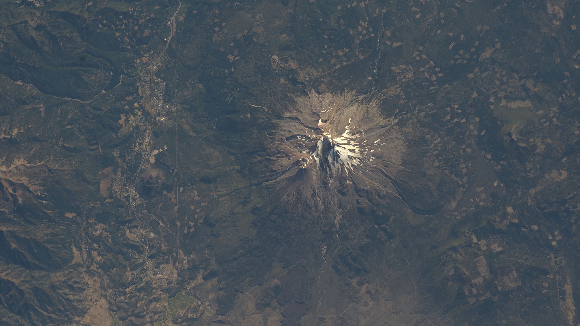 Mount Rainier from orbit HD Wallpaper
