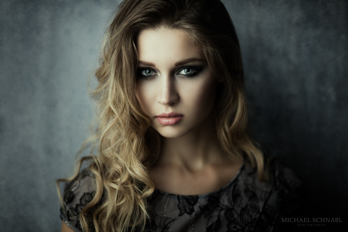Portrait of a woman with wavy blonde hair and dark makeup HD Wallpaper