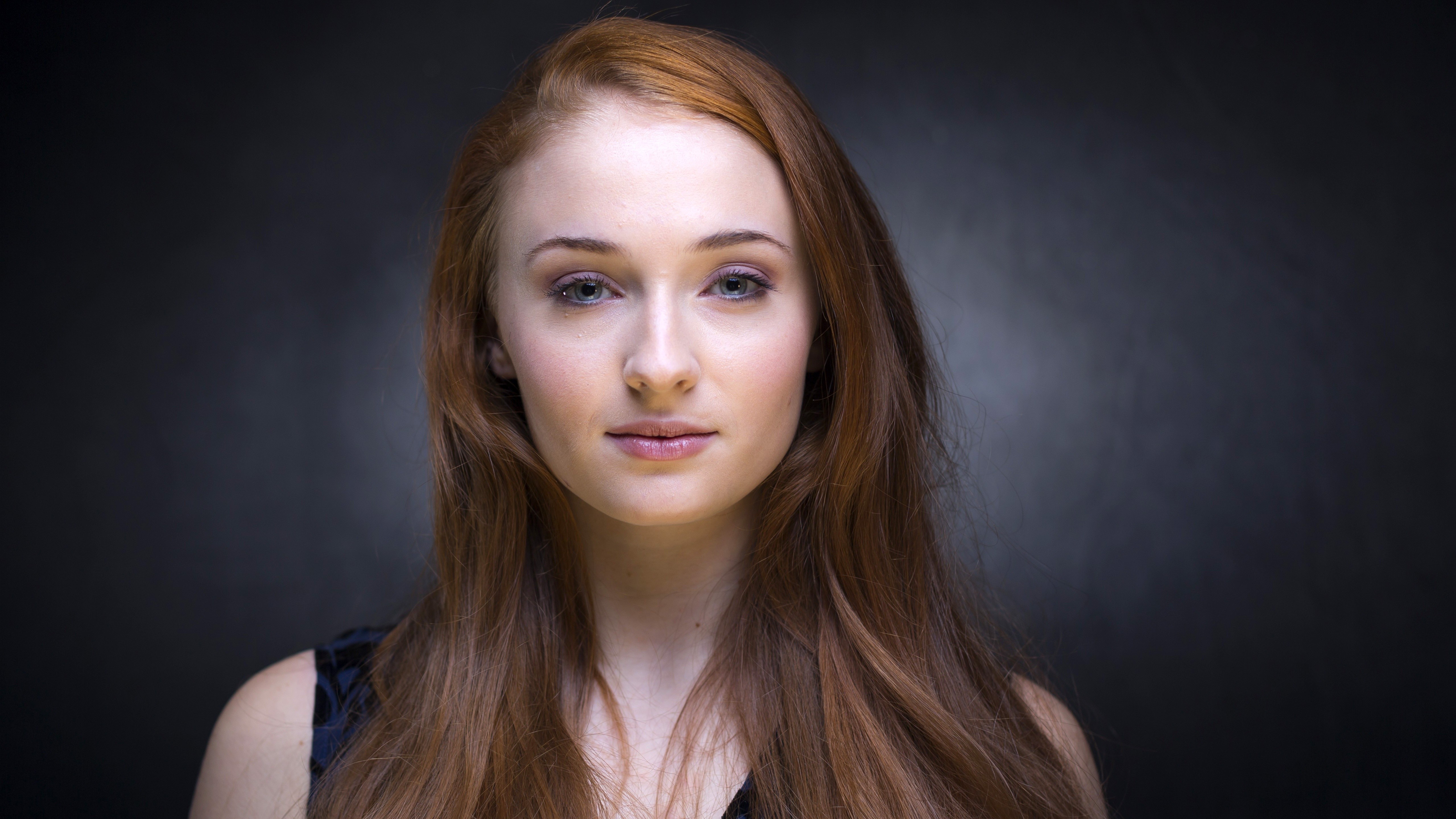 Sophie Turner looking at the viewer HD Wallpaper