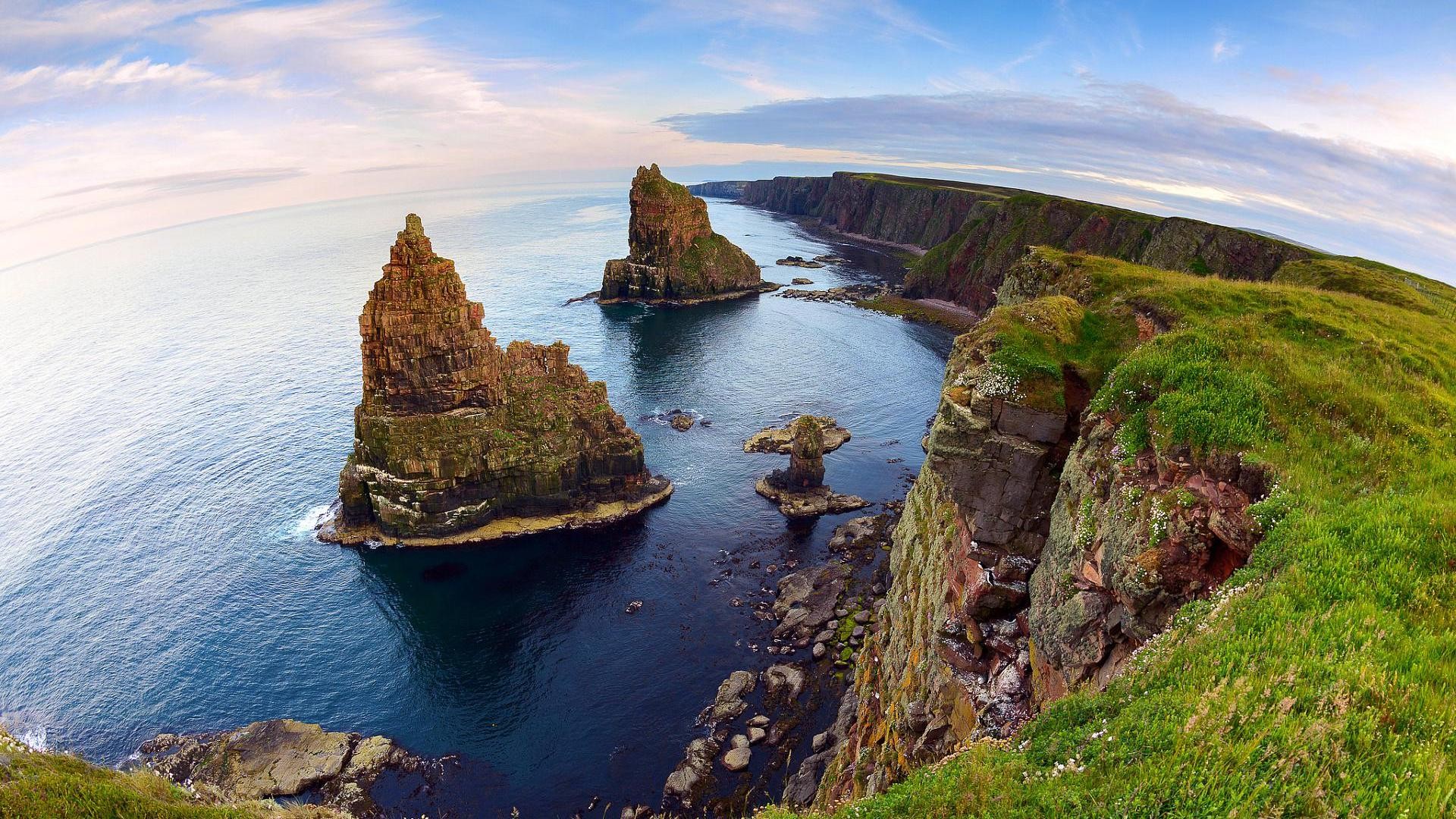 Dramatic sea stacks and cliffs along the coast HD Wallpaper