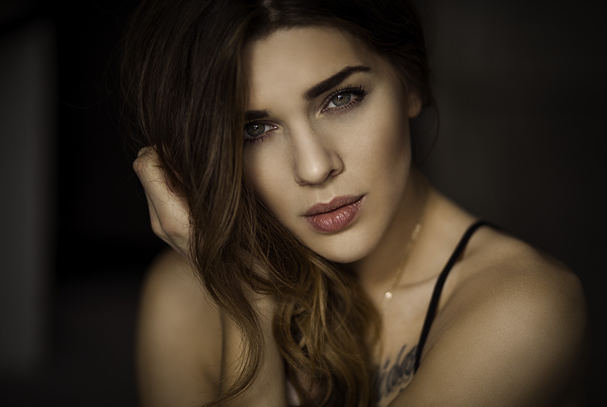 Portrait of a woman with a tattoo HD Wallpaper