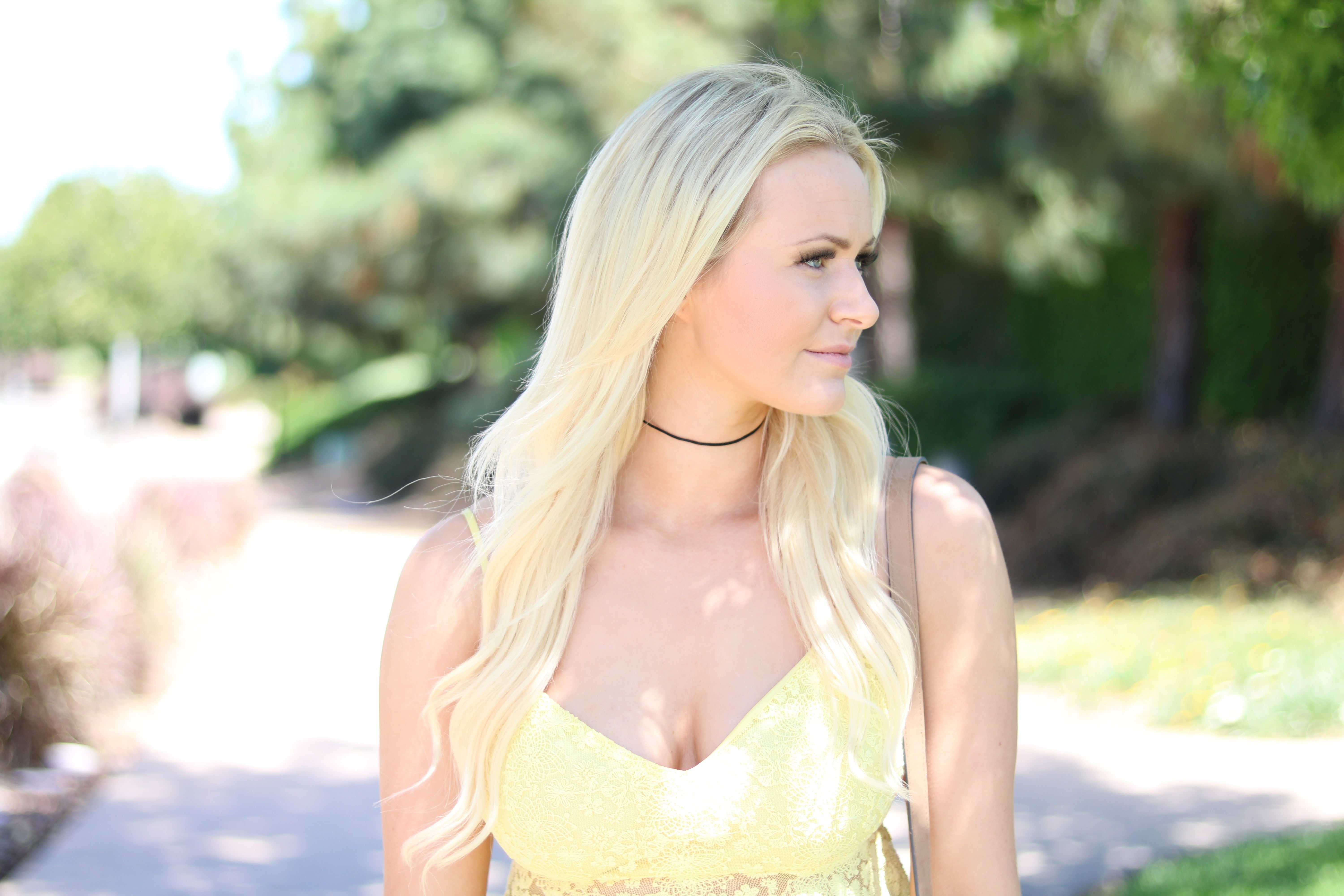 Blonde woman wearing a yellow dress outdoors HD Wallpaper