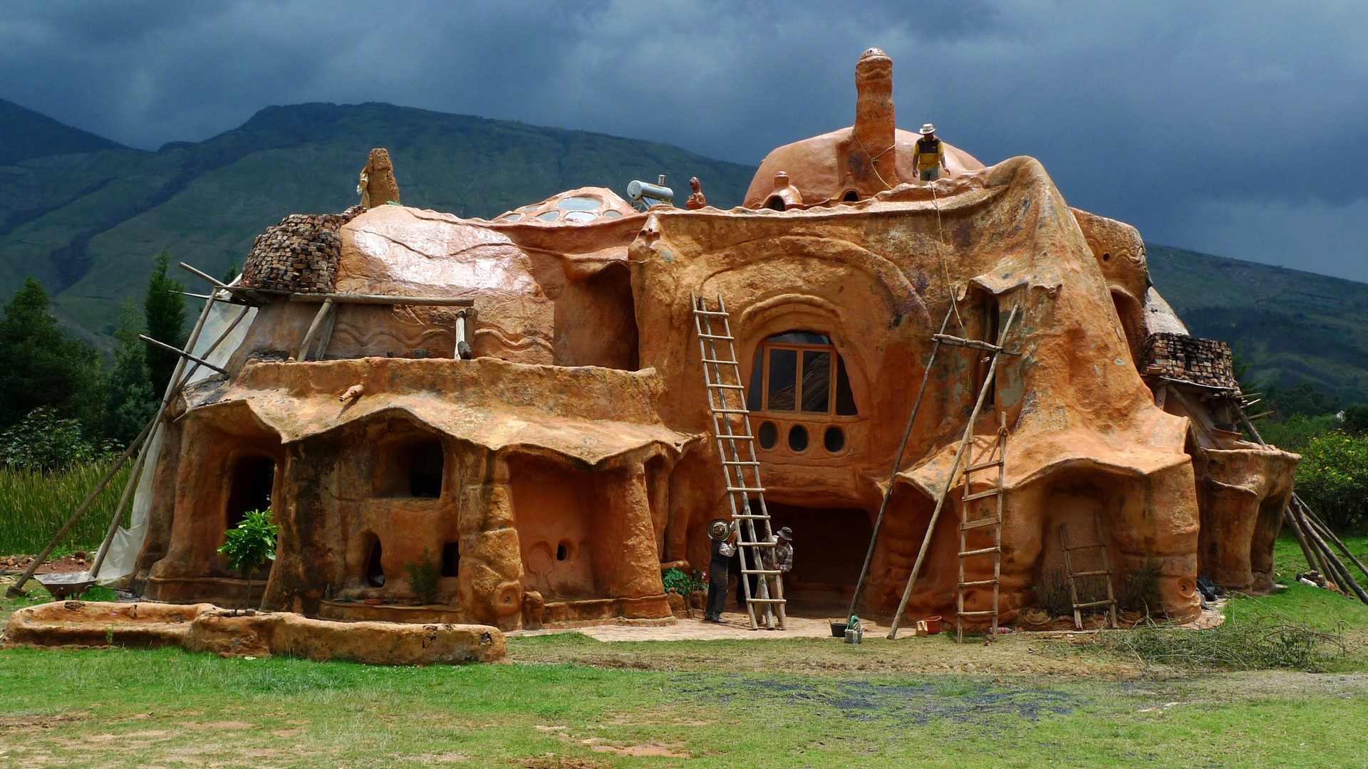 Unusual earthen house construction in Villa de Leyva, Colombia HD Wallpaper