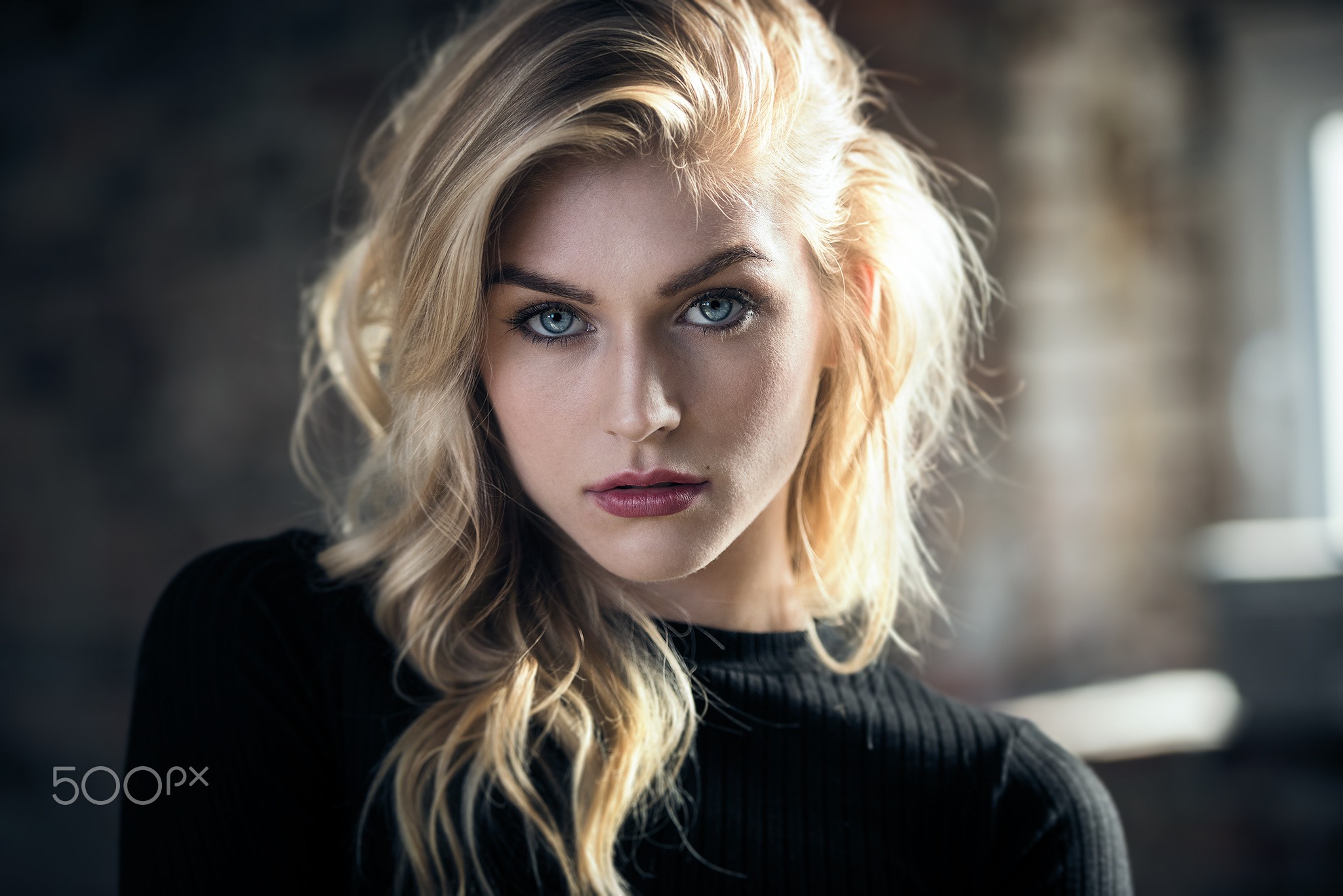 Portrait of a blonde woman with blue eyes looking at the viewer HD Wallpaper