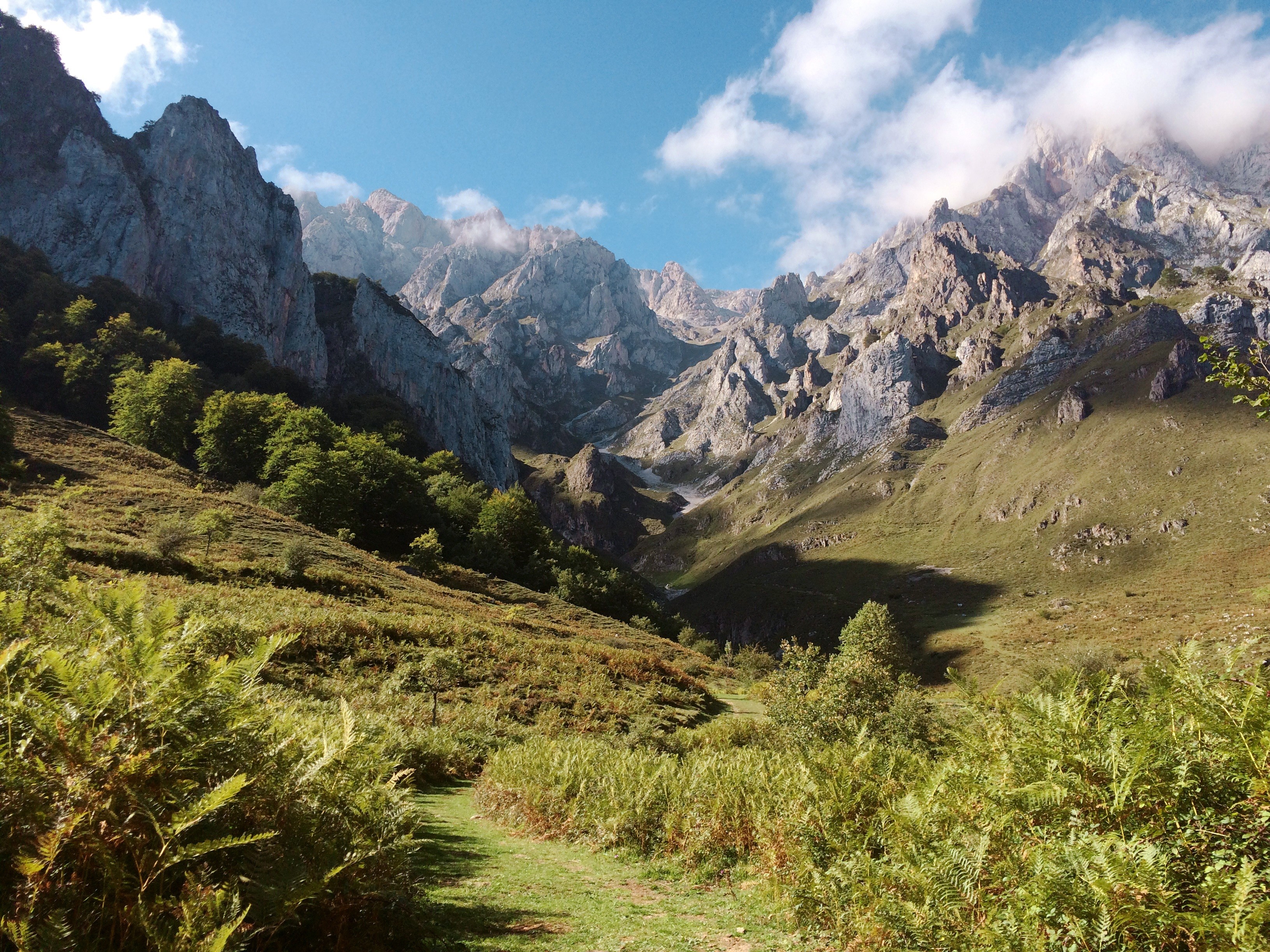 Mountains in Spain HD Wallpaper
