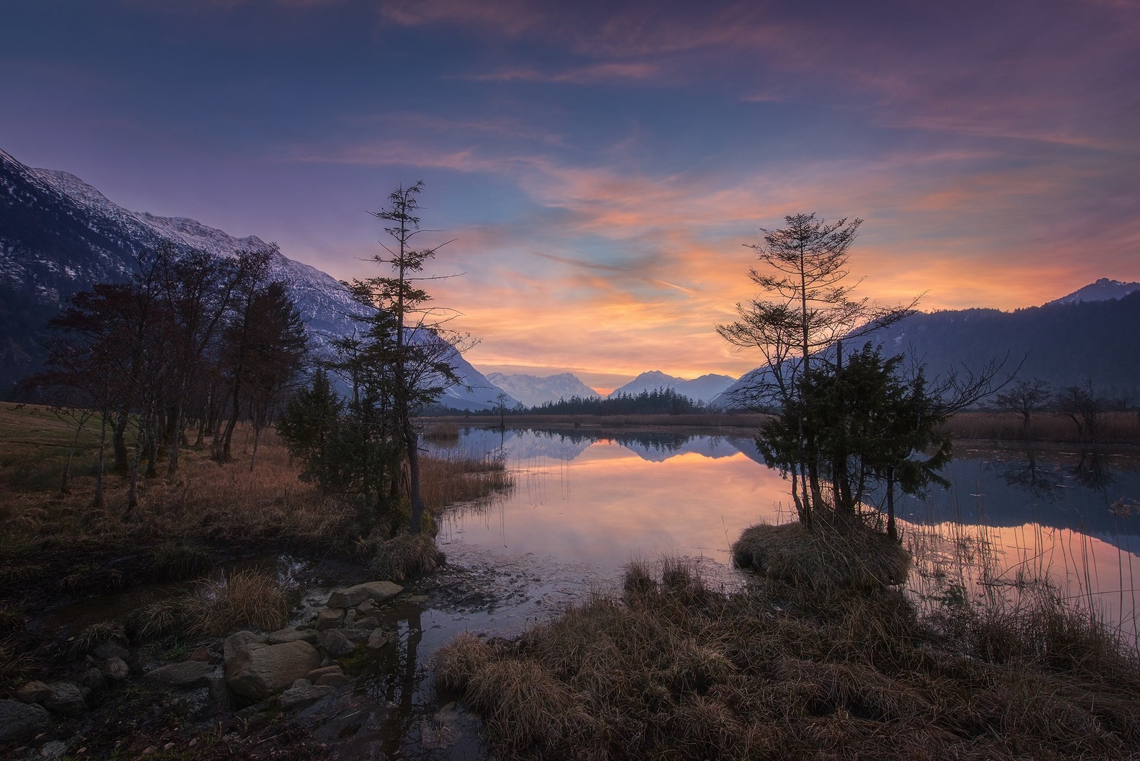 Sunset over a calm lake with mountains and trees in Germany HD Wallpaper