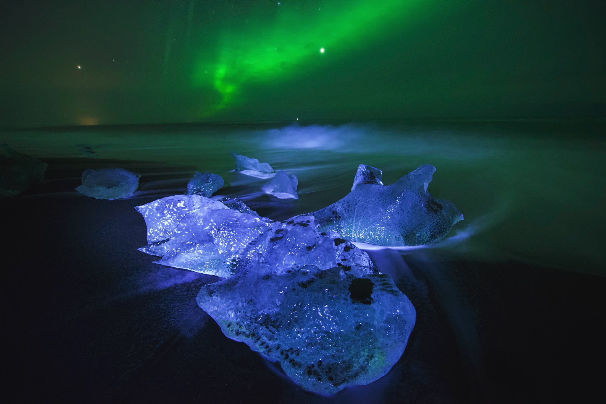 Aurora Borealis over Diamond Beach, Iceland HD Wallpaper