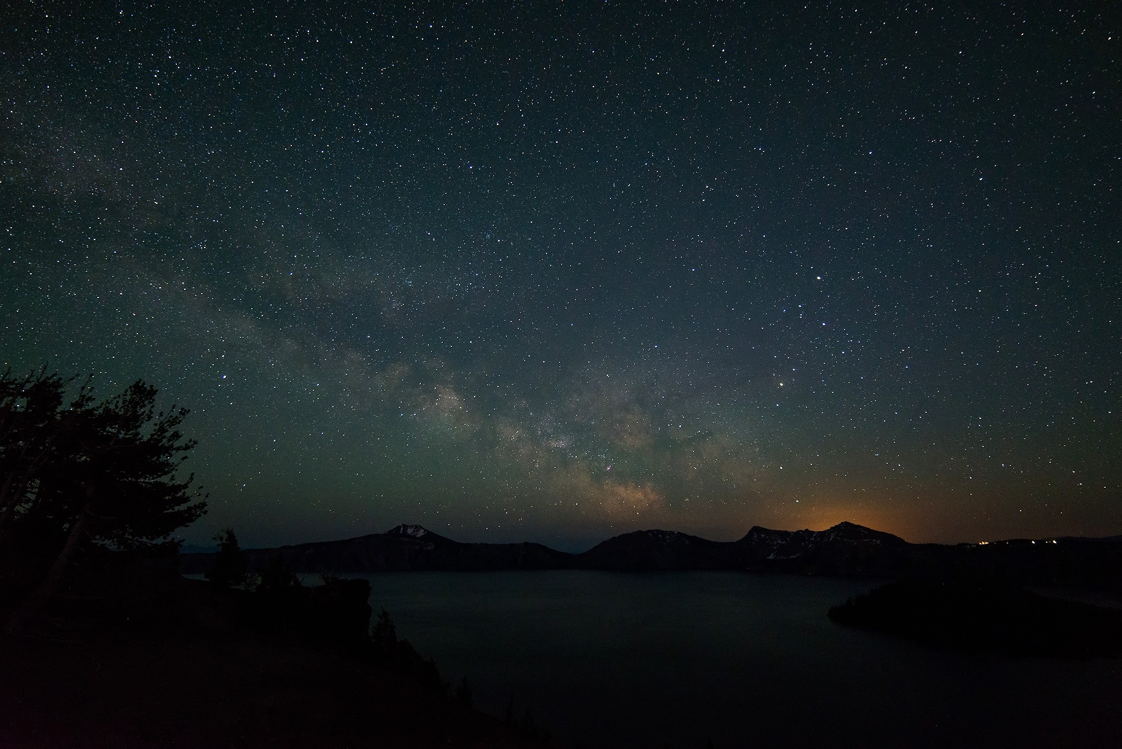 Milky Way over Crater Lake National Park HD Wallpaper