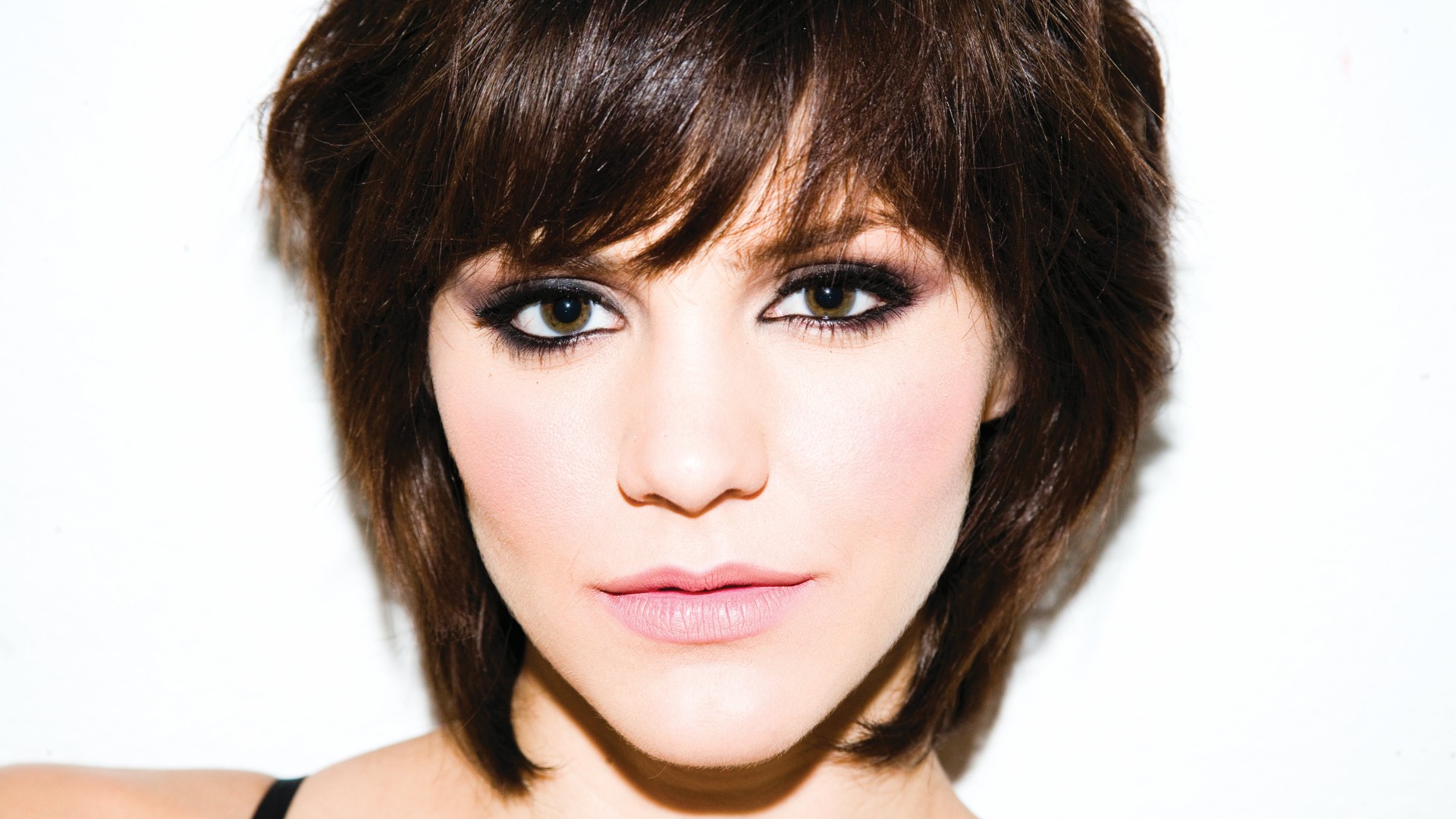 Katharine McPhee portrait with dark hair and makeup HD Wallpaper