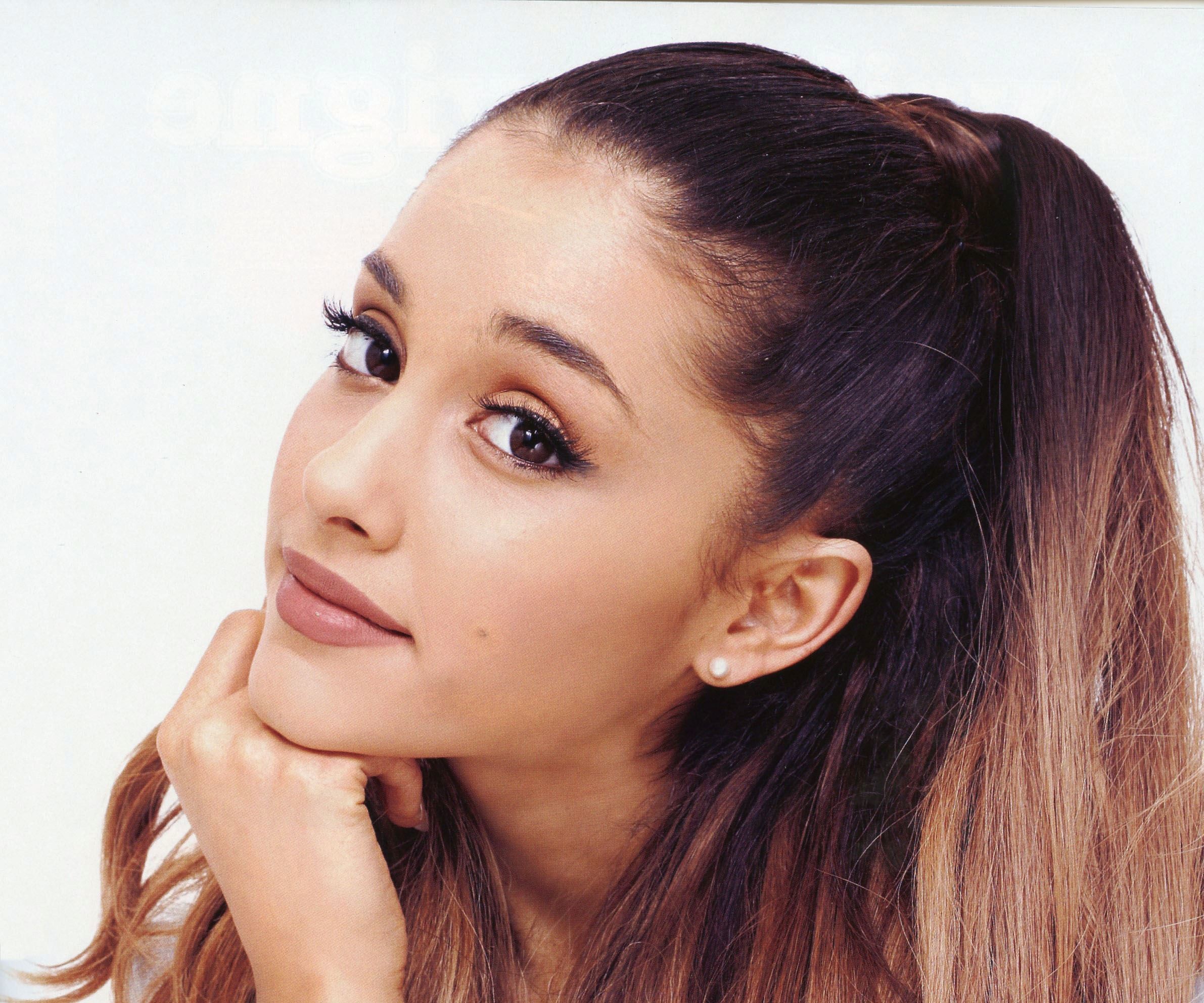 Ariana Grande HD Wallpaper