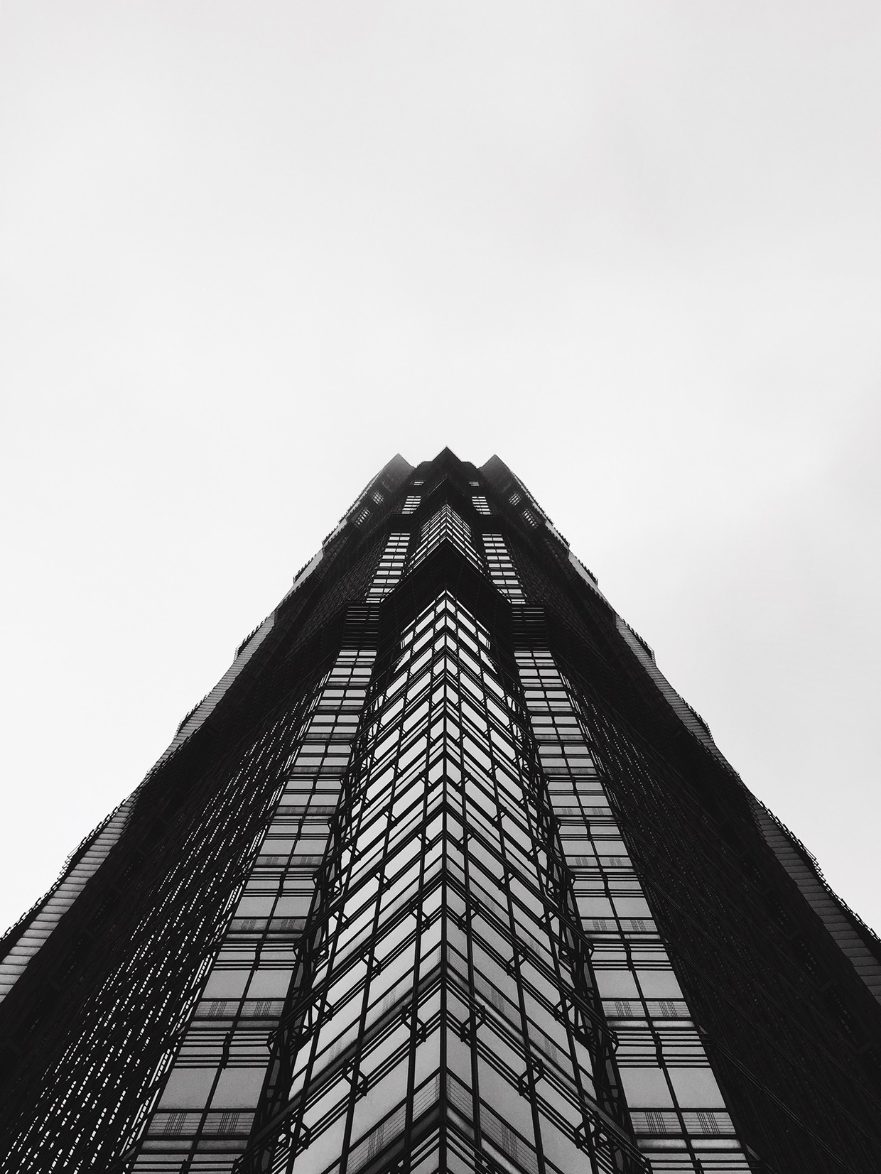 Minimalist architecture of a modern skyscraper HD Wallpaper