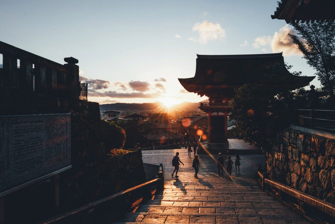 Kiyomizu-dera Temple stairs at sunset HD Wallpaper