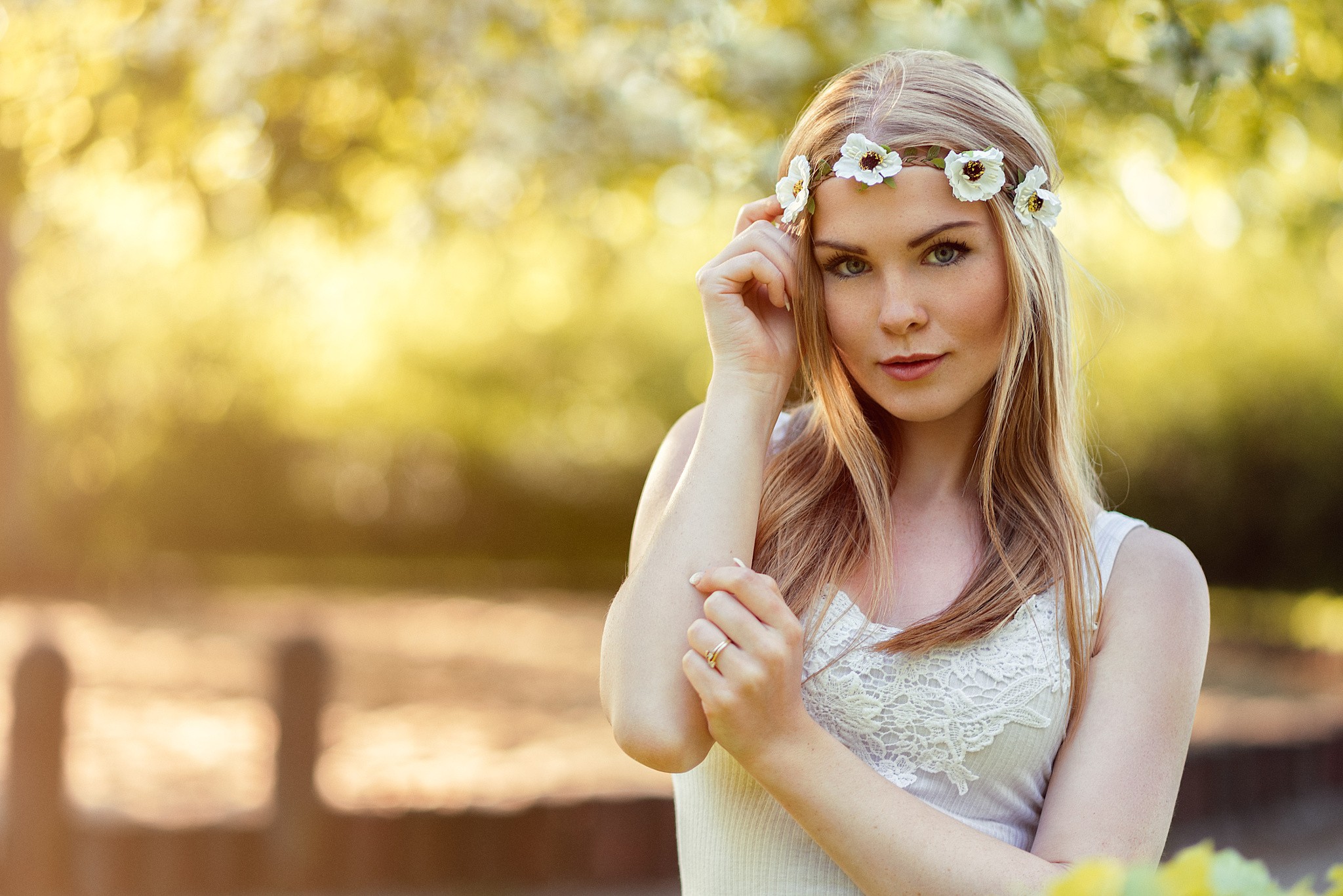Sofie Elena with a flower crown HD Wallpaper