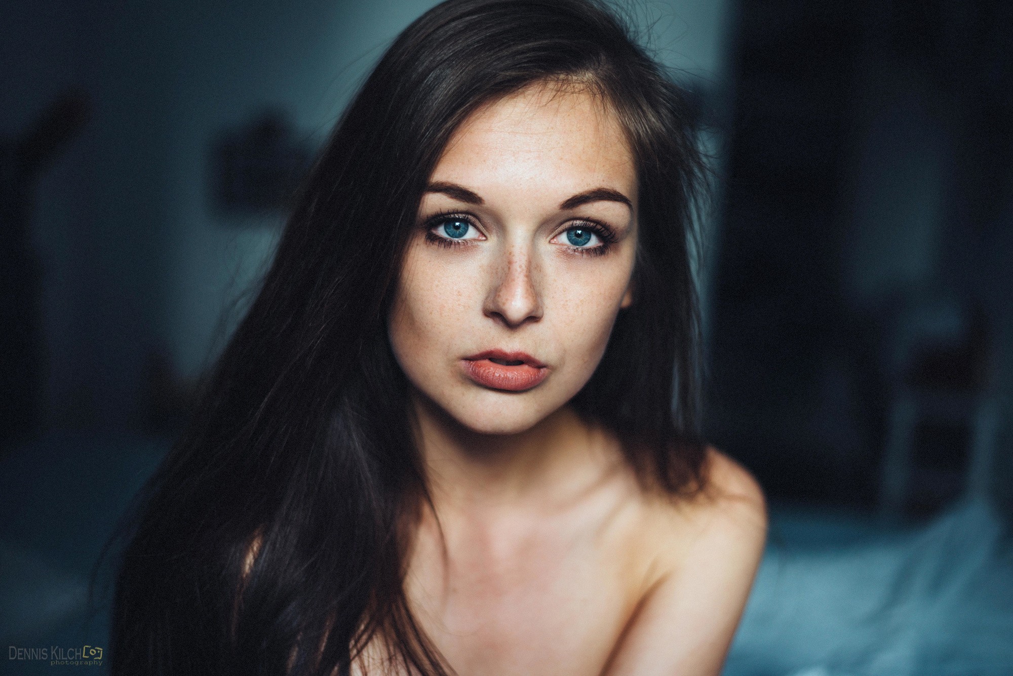Portrait of a young woman with blue eyes HD Wallpaper