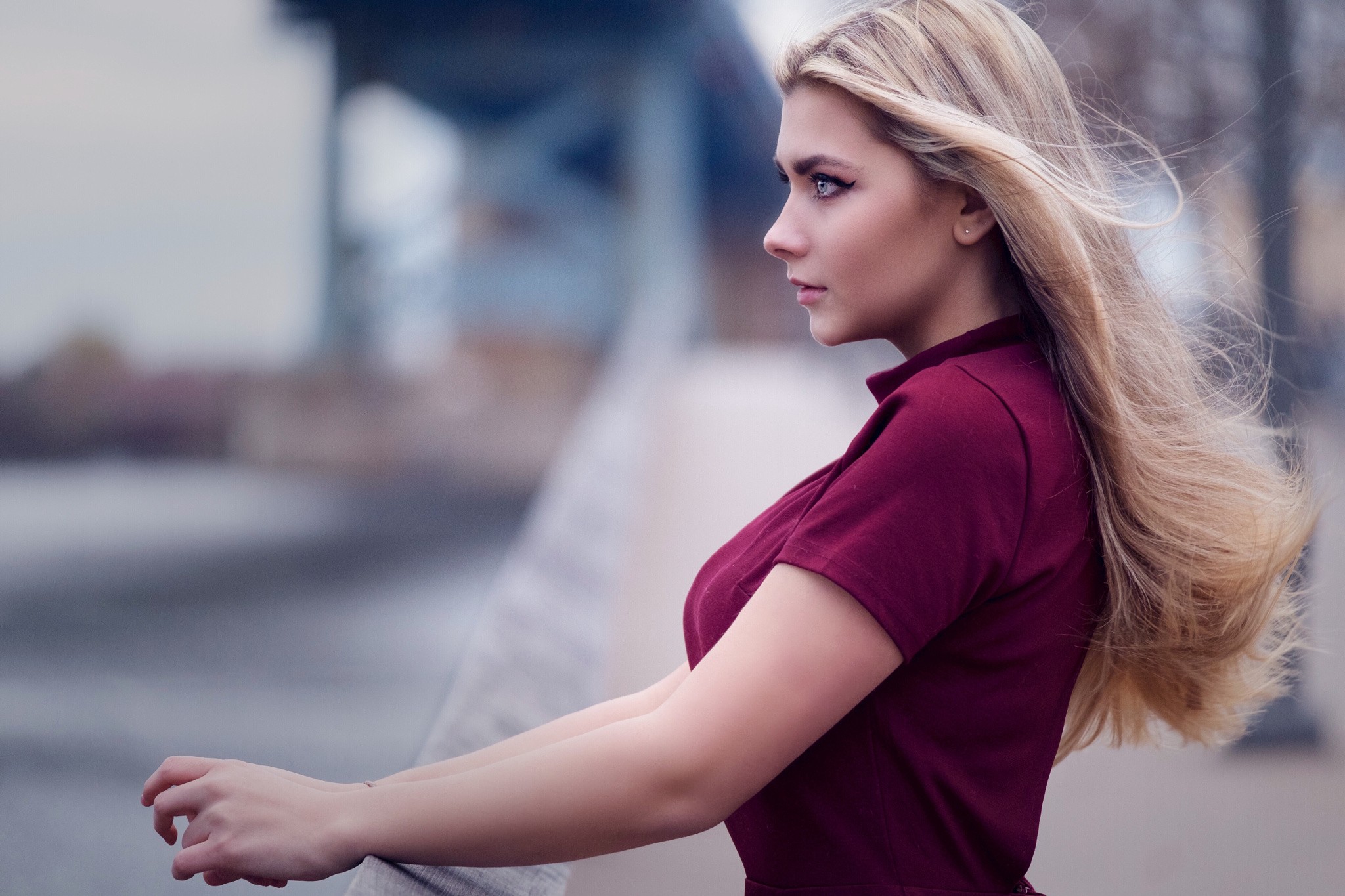 Woman with blonde hair and blue eyes HD Wallpaper