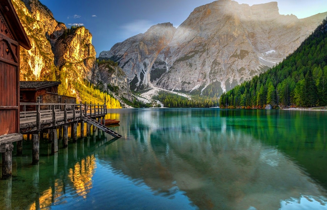 Lake Braies in the Dolomites, Italy HD Wallpaper