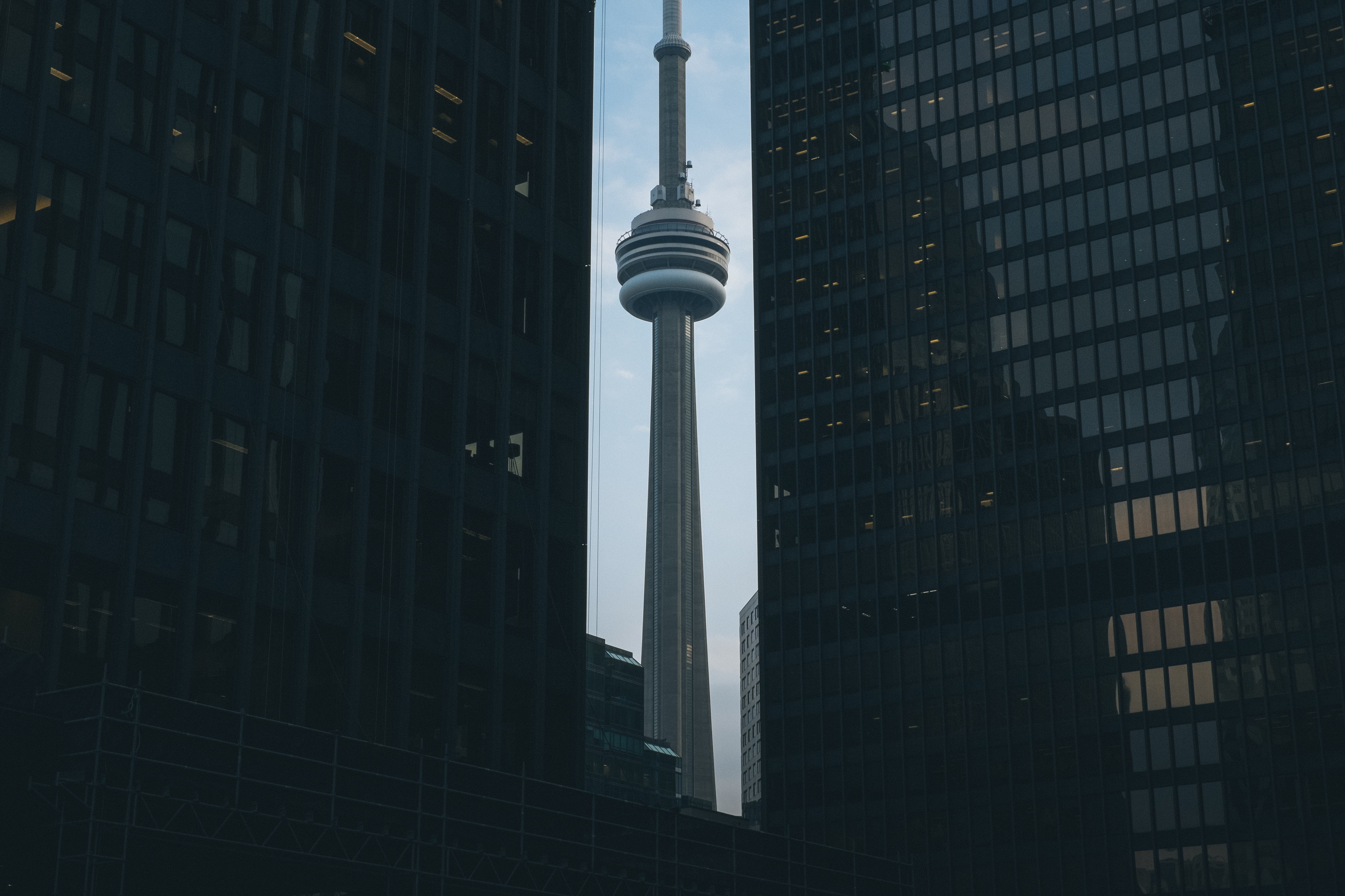 The CN Tower in Toronto, Canada HD Wallpaper