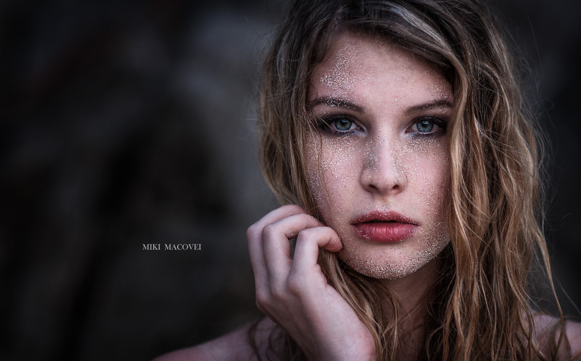 Portrait of a woman with sand on her face HD Wallpaper