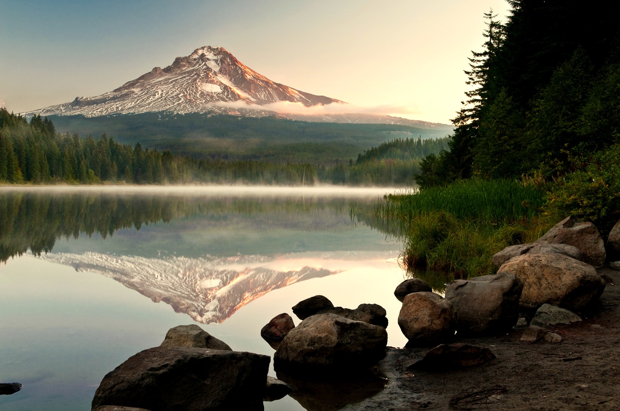 Mount Hood reflected in Trillium Lake at sunrise HD Wallpaper