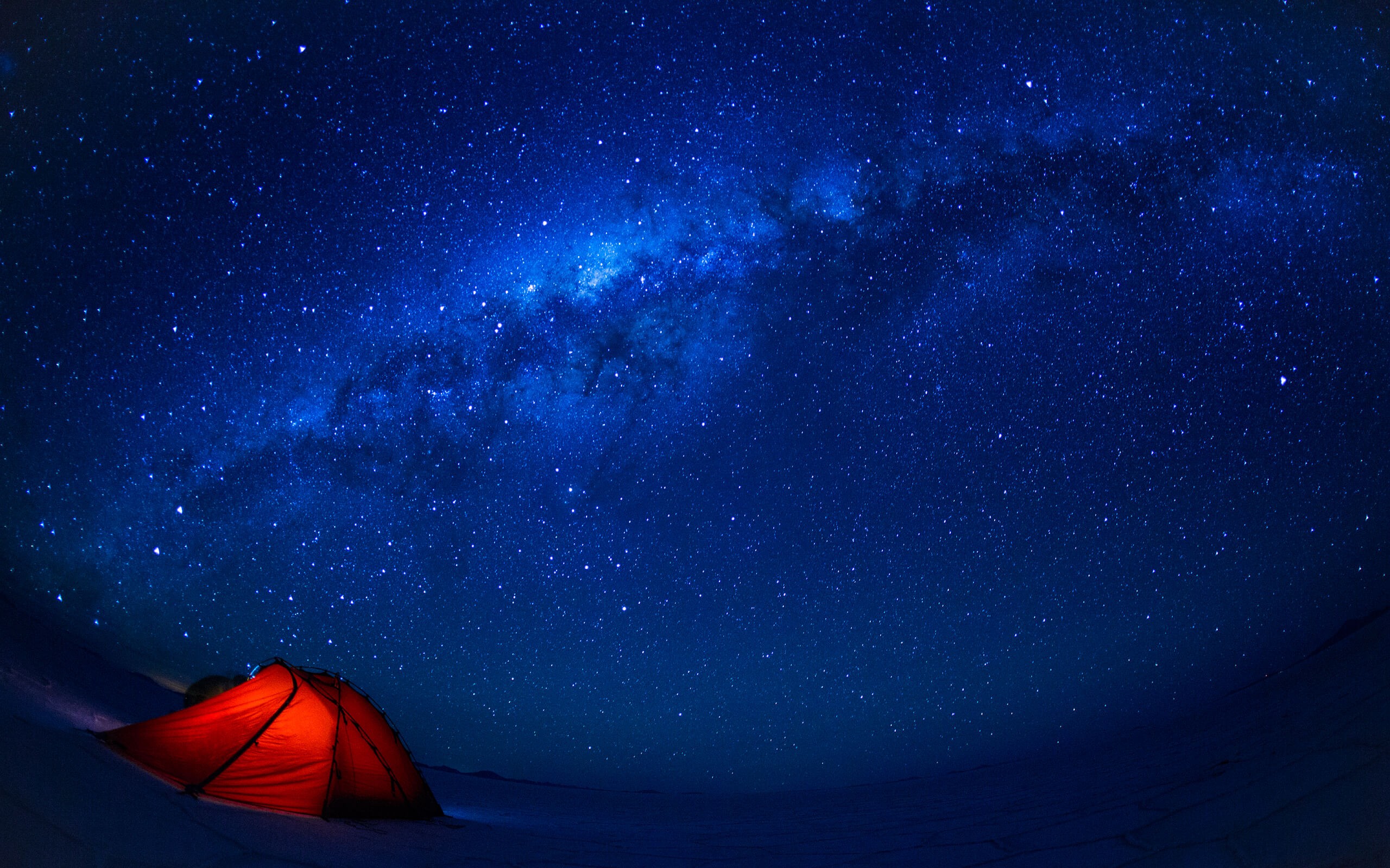 Tent under the Milky Way galaxy HD Wallpaper