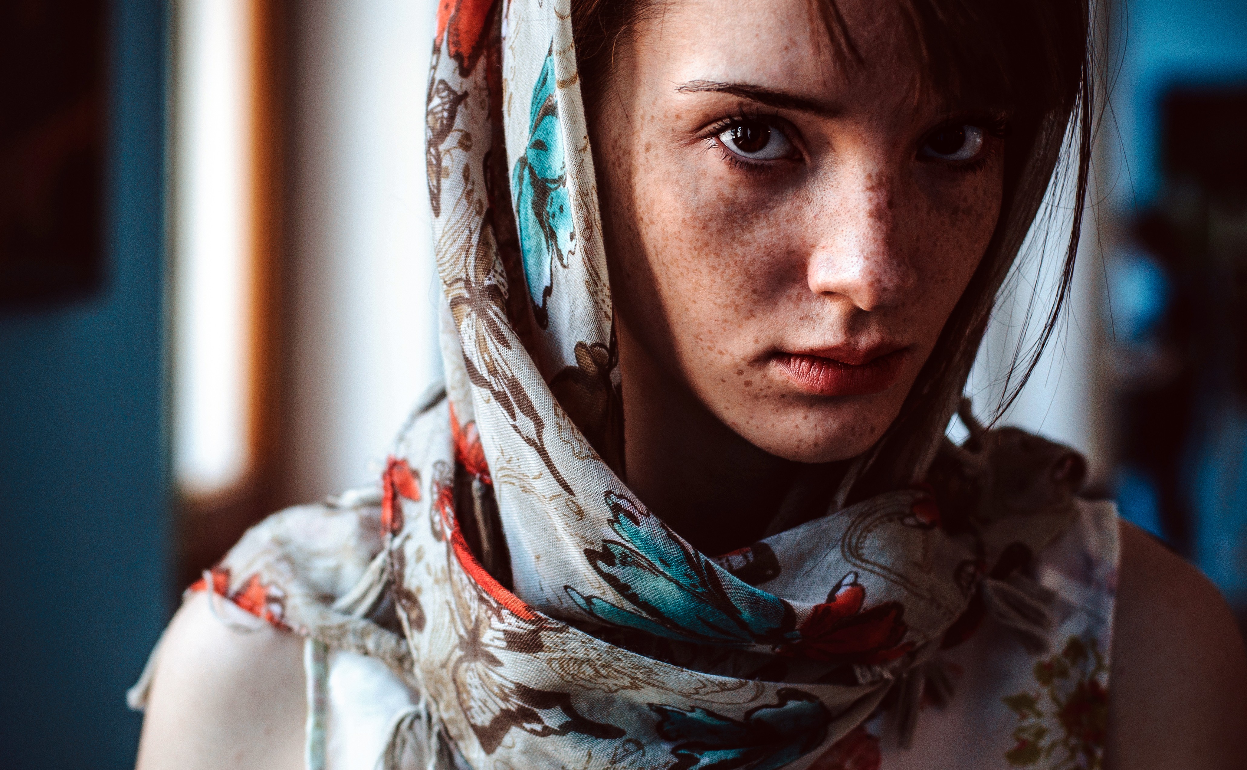 Portrait of a woman with freckles wearing a scarf HD Wallpaper