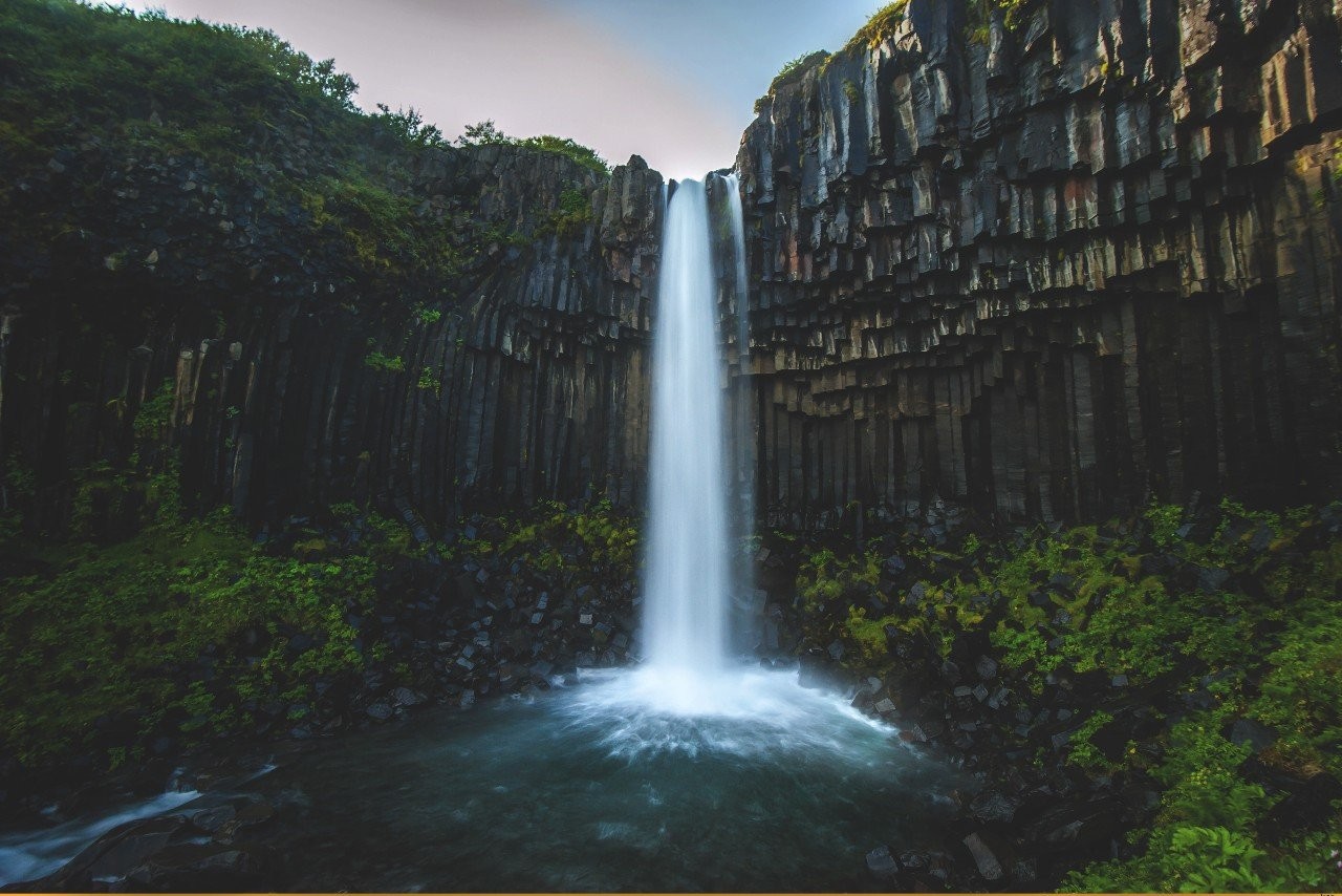 Svartifoss waterfall in Iceland with basalt columns HD Wallpaper