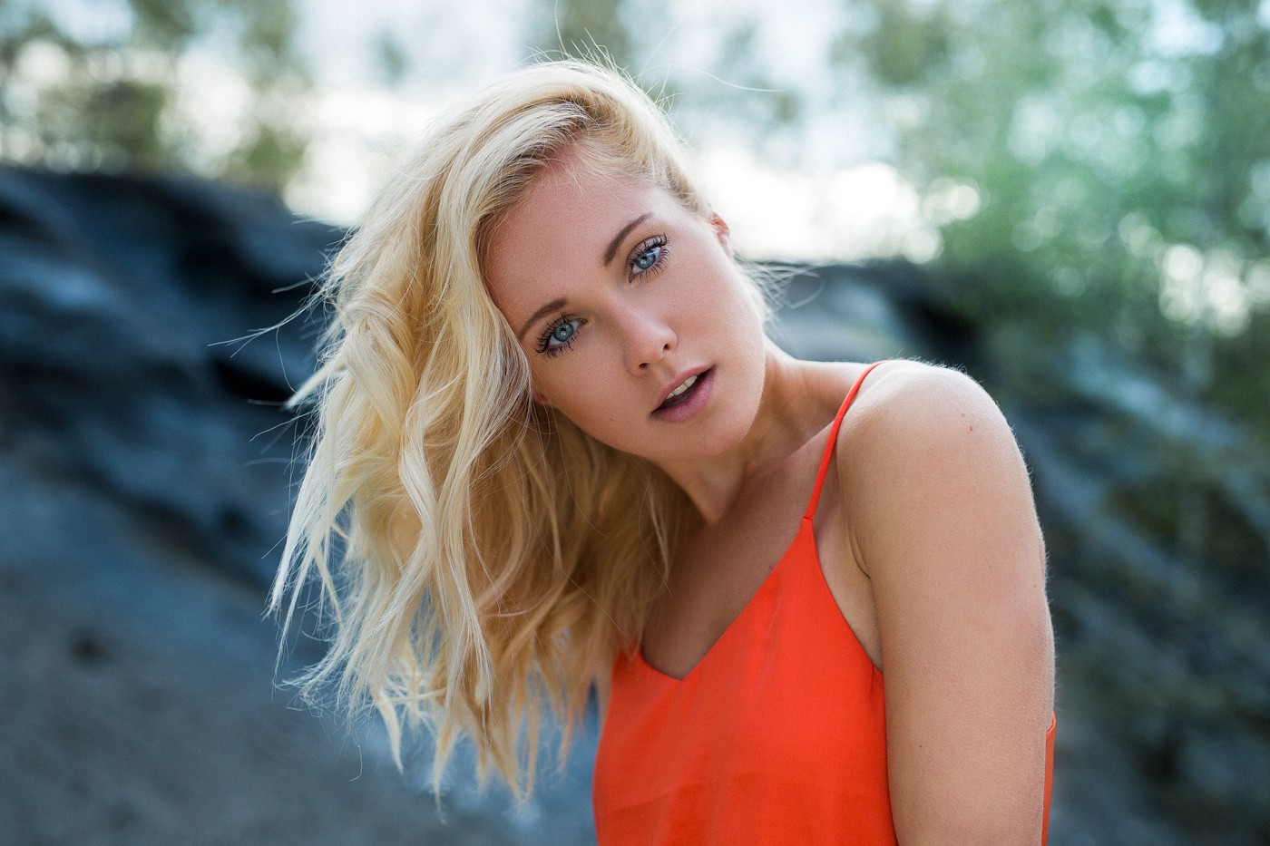 Portrait of a blonde woman with blue eyes HD Wallpaper