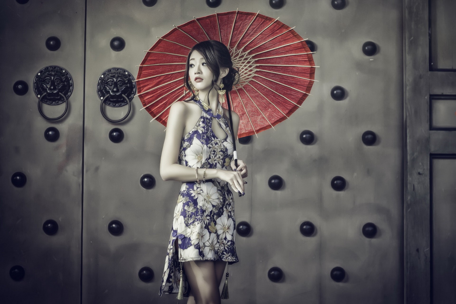 Asian woman in a floral dress holding a red umbrella HD Wallpaper
