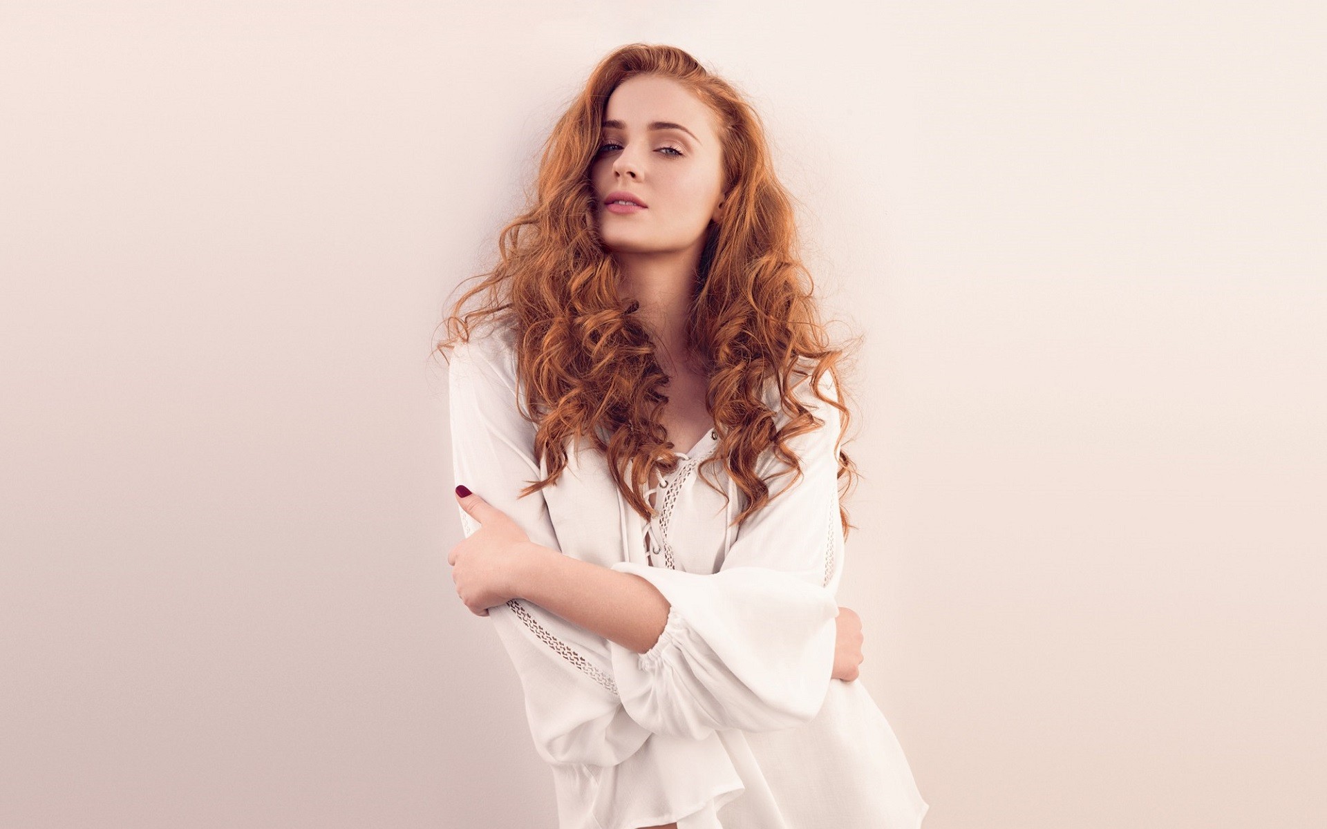 Sophie Turner with long curly red hair HD Wallpaper