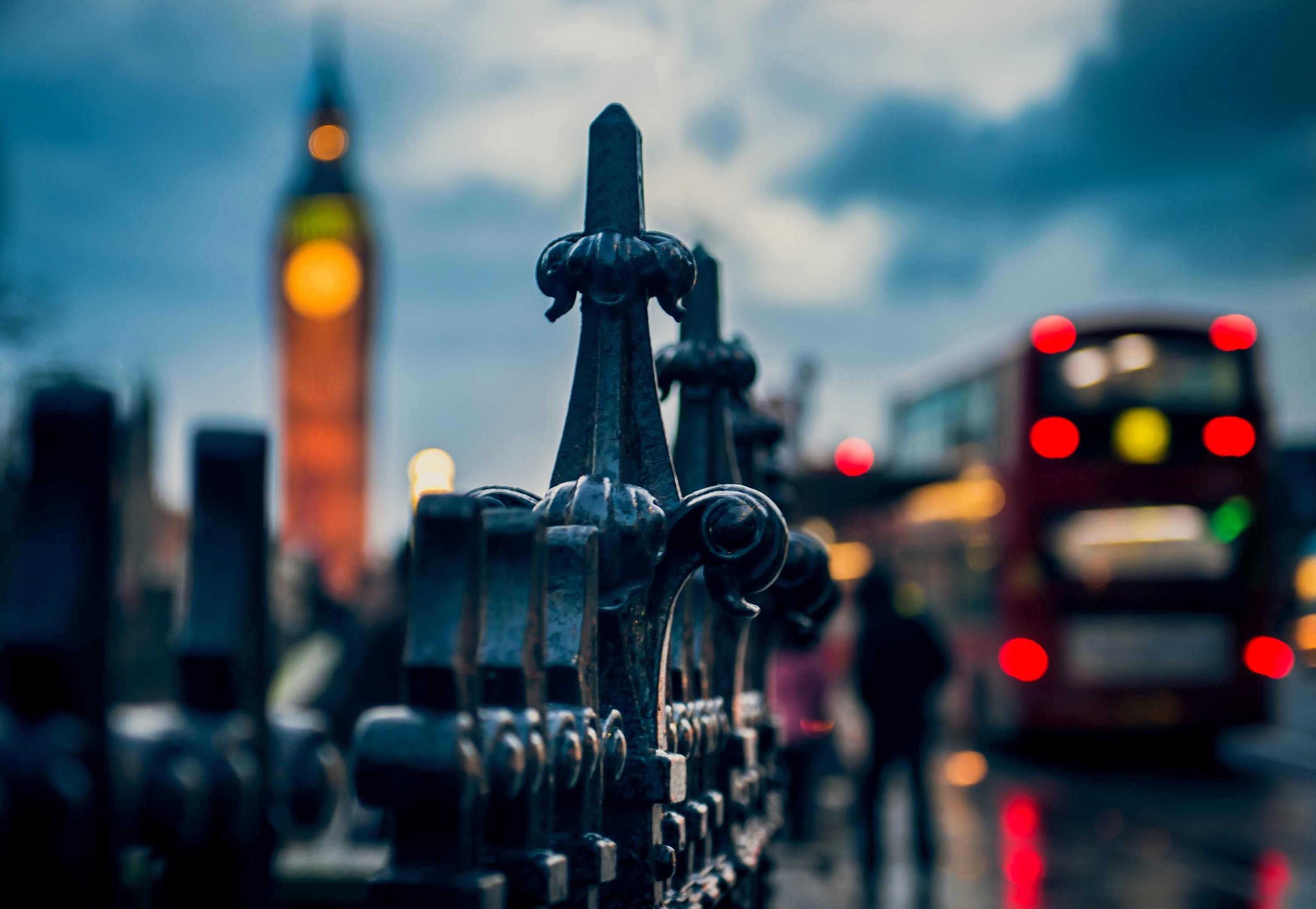 Big Ben and London bus through a fence HD Wallpaper