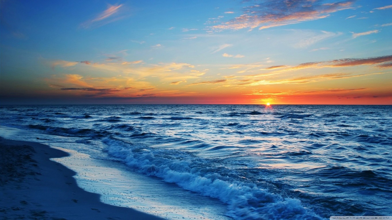 Ocean waves at sunset HD Wallpaper