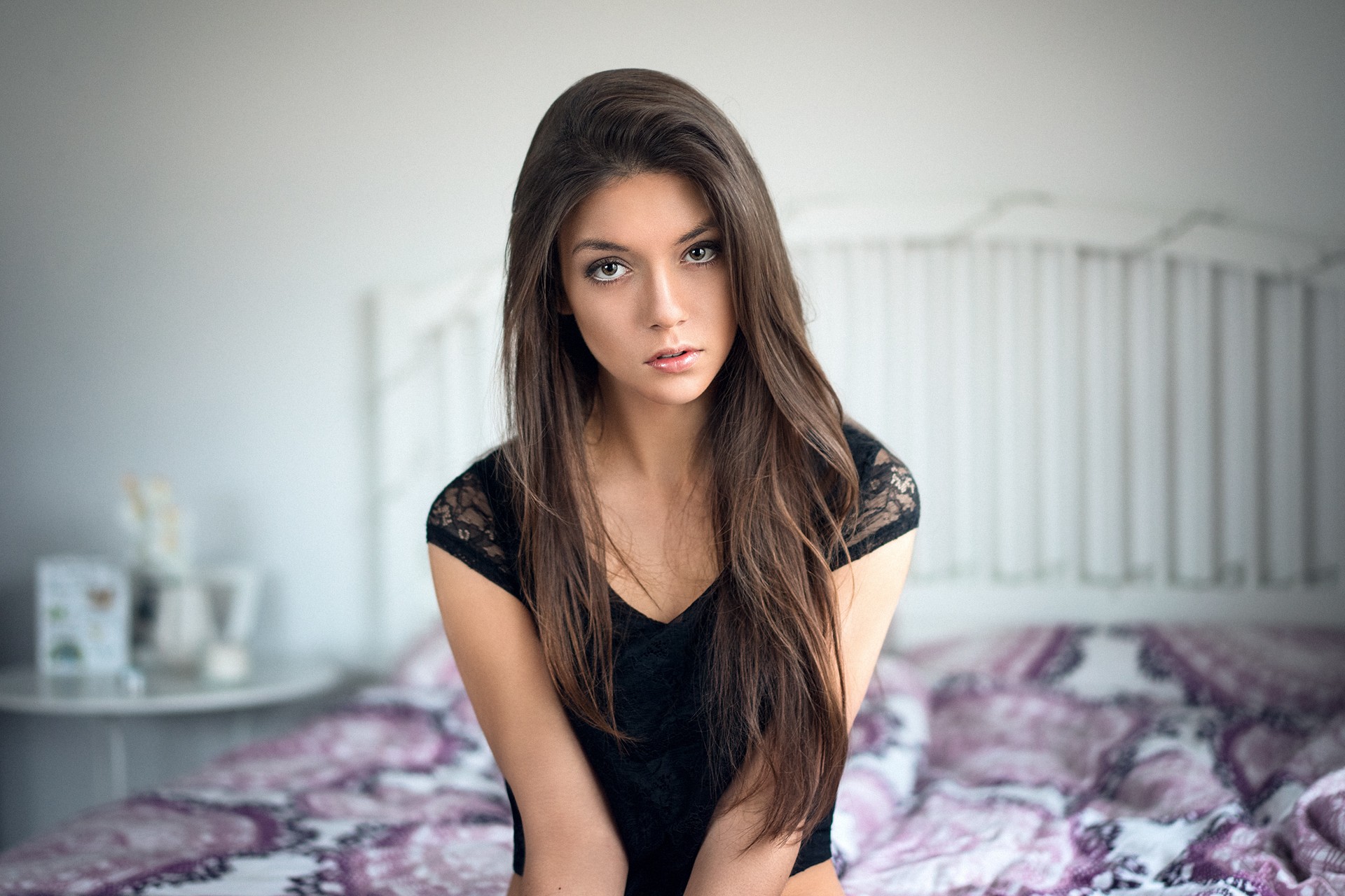 Portrait of Marie Zoé on a bed HD Wallpaper