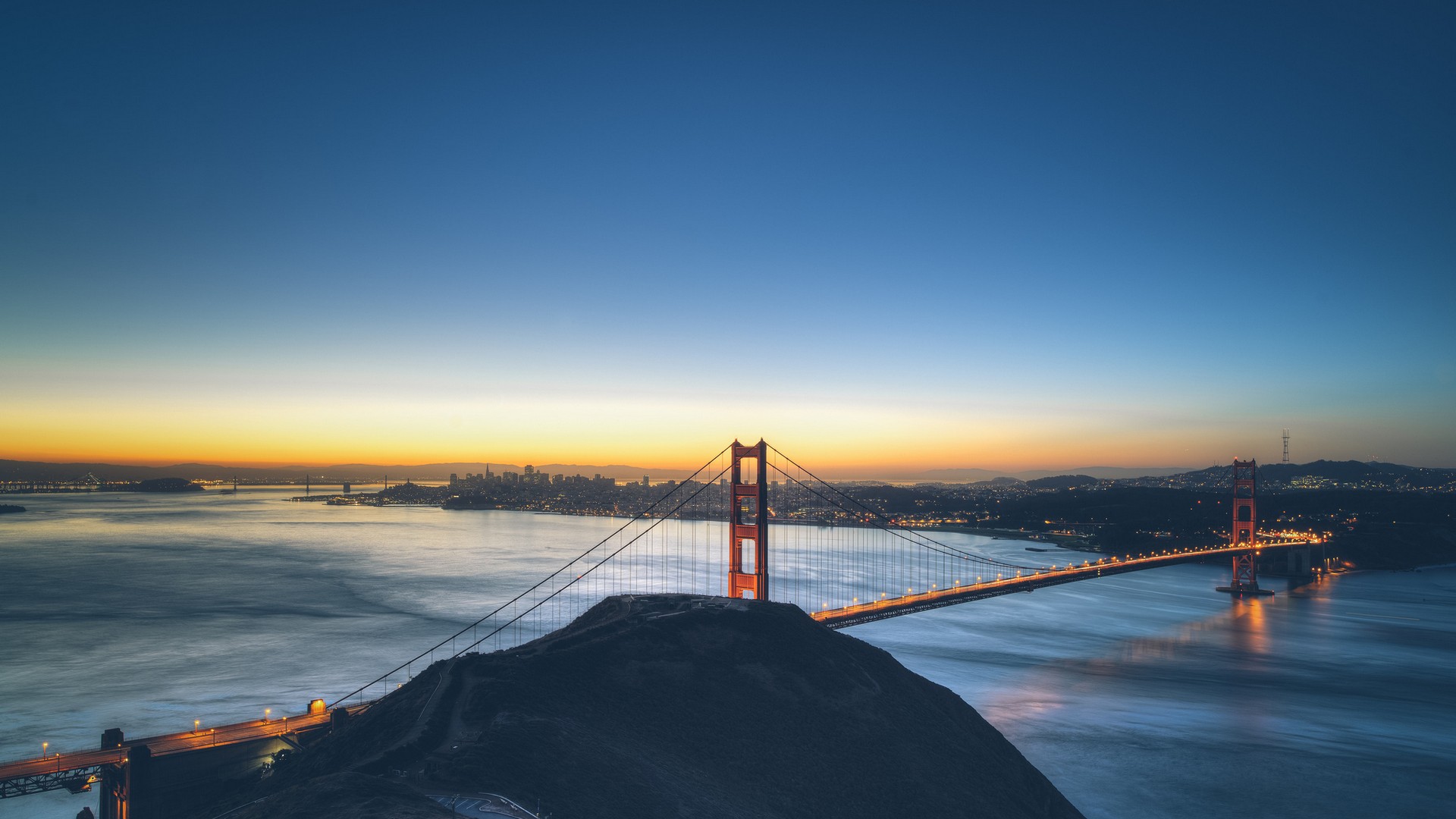 Golden Gate Bridge at sunset over San Francisco HD Wallpaper