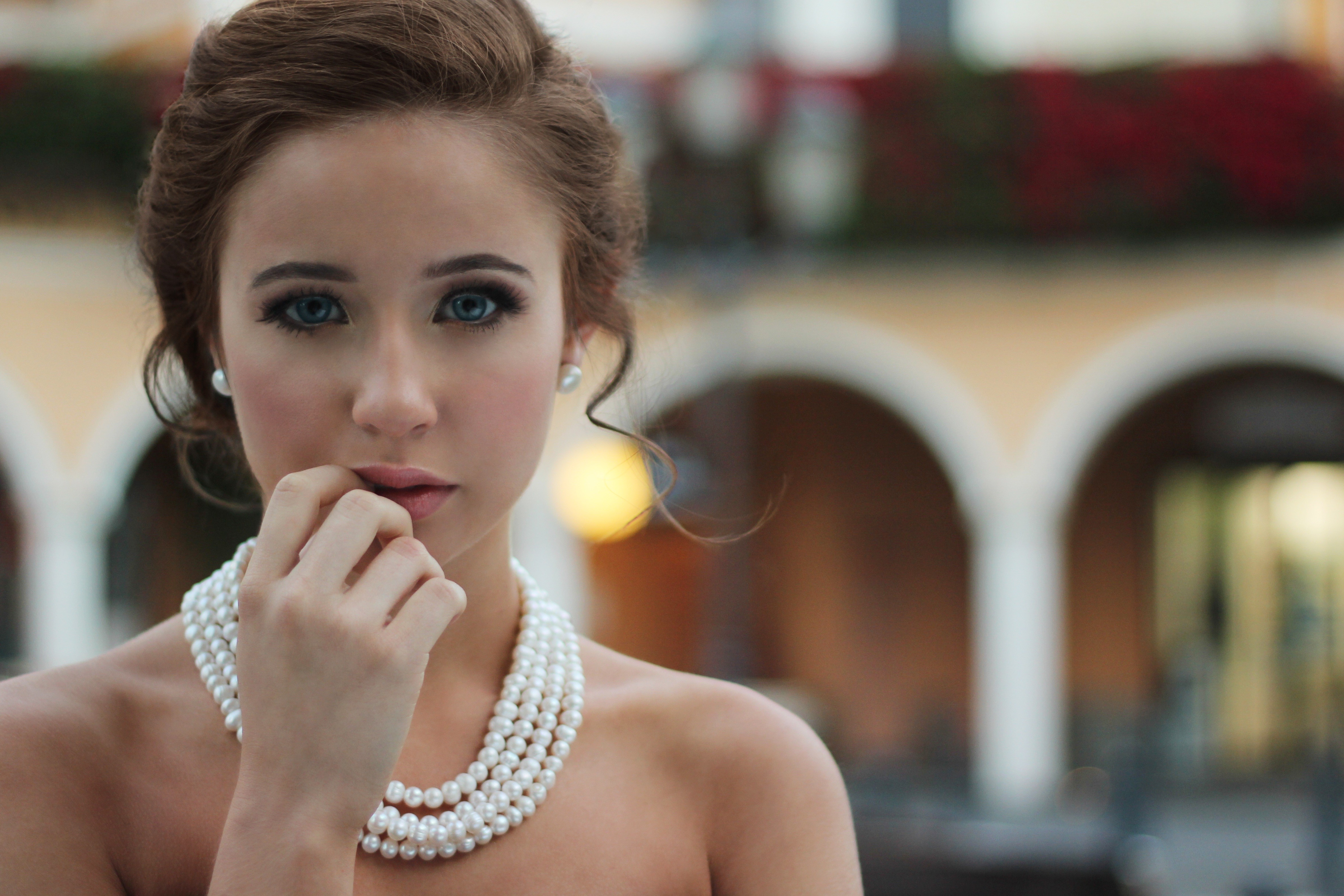 Woman with blue eyes and pearl necklace HD Wallpaper