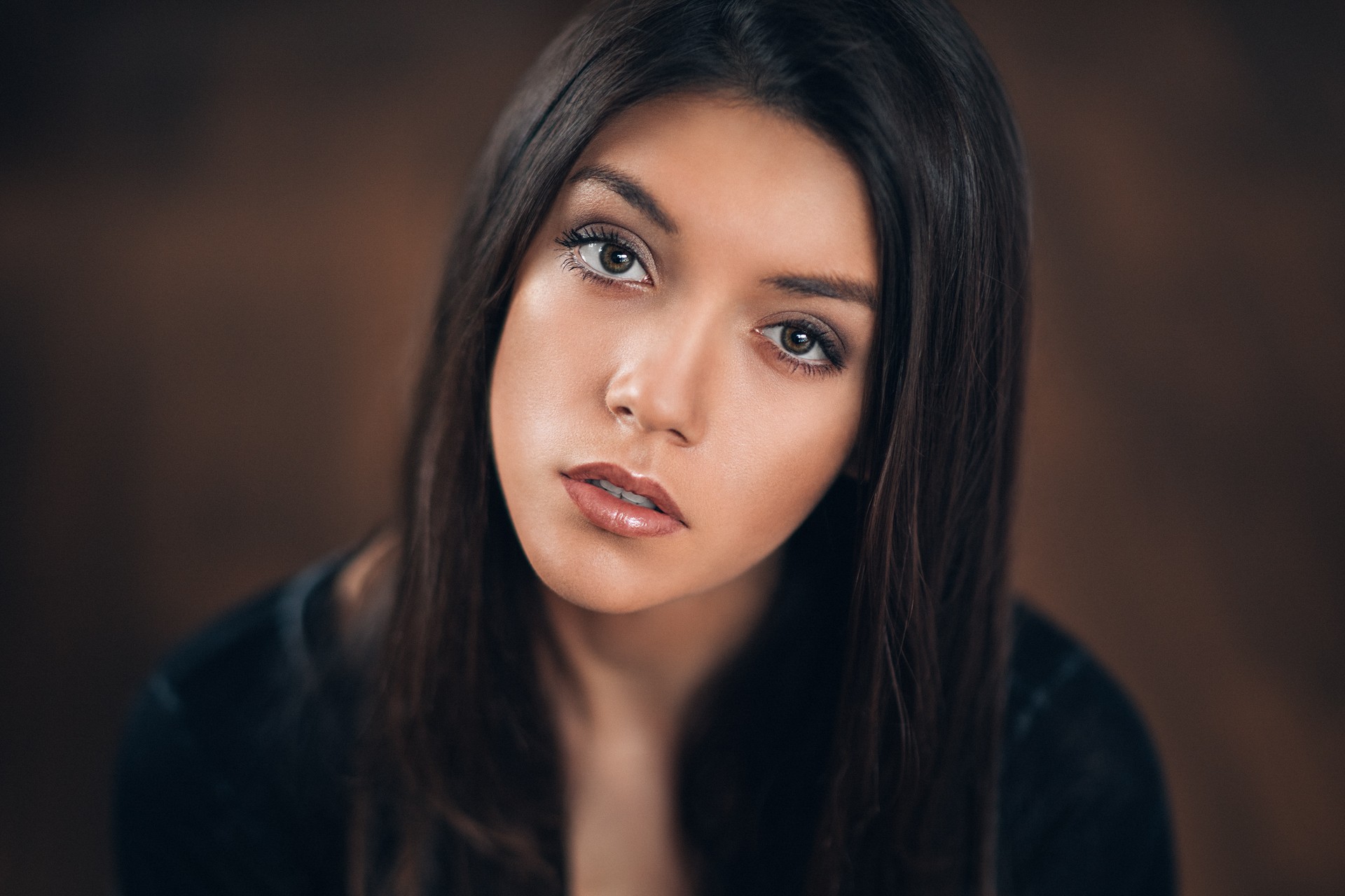 Marie Zoé looking at the viewer HD Wallpaper