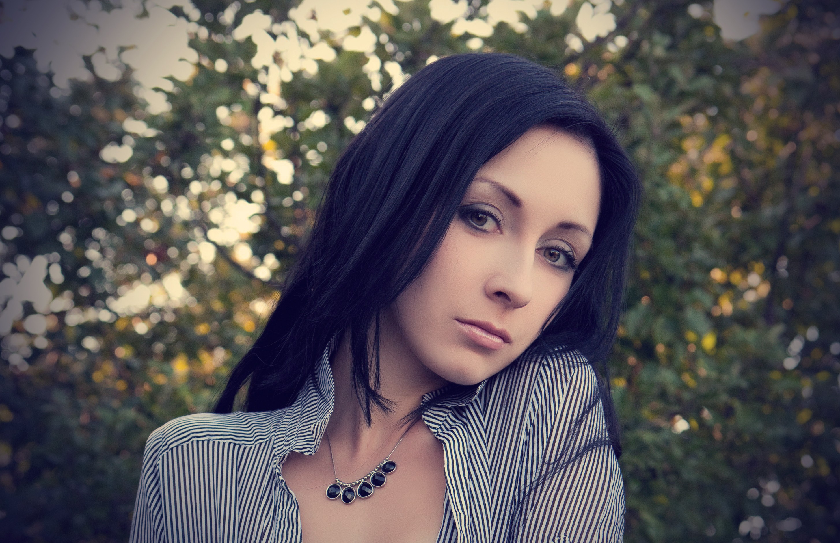 Brunette woman with green eyes outdoors HD Wallpaper