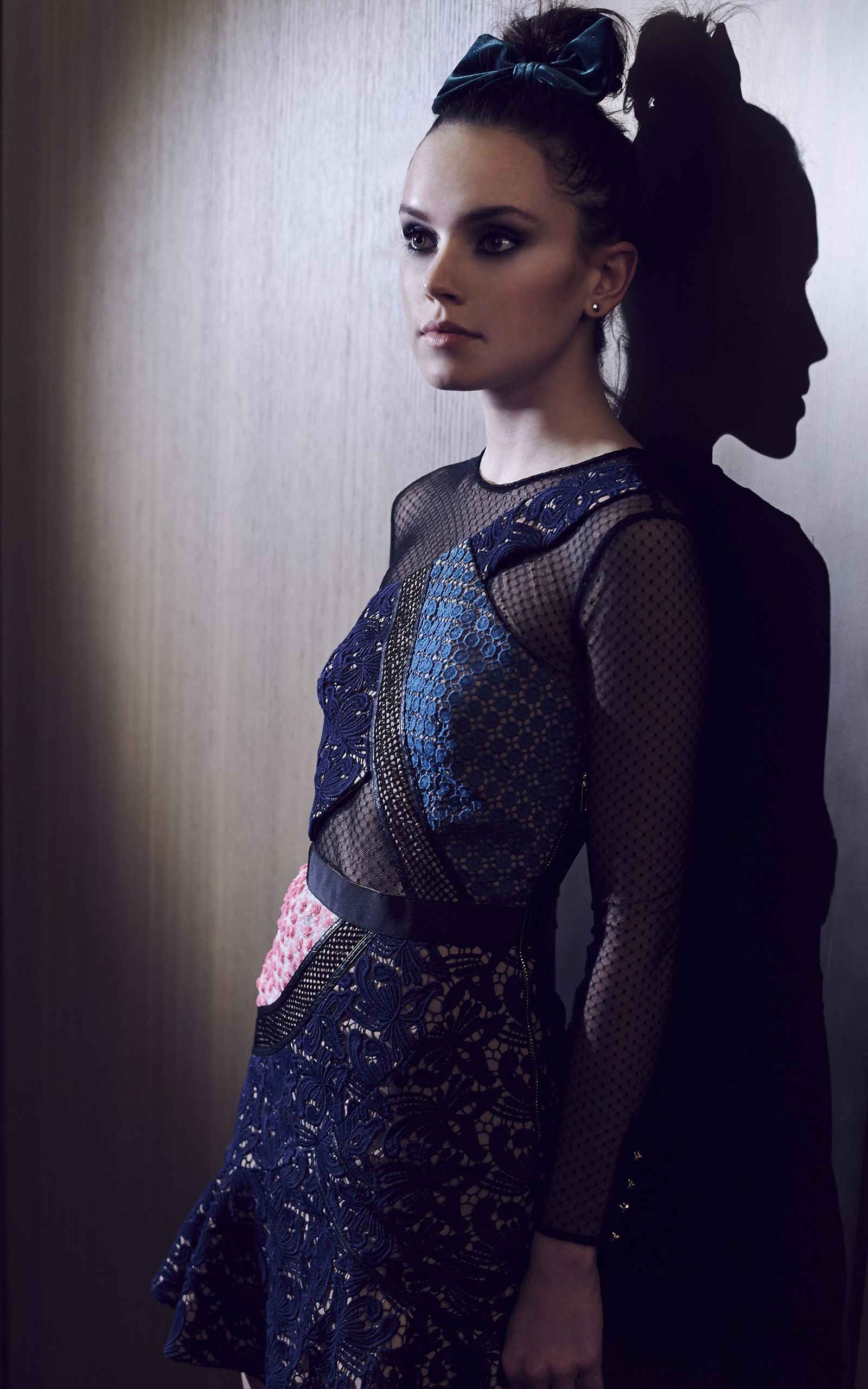 Daisy Ridley in a blue lace dress HD Wallpaper