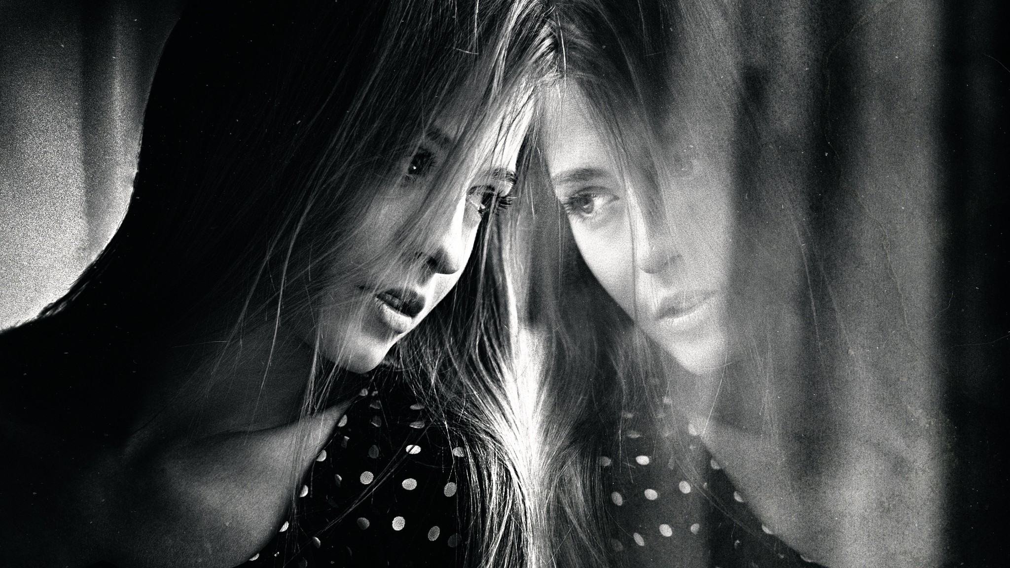 Monochrome portrait of a woman and her reflection HD Wallpaper