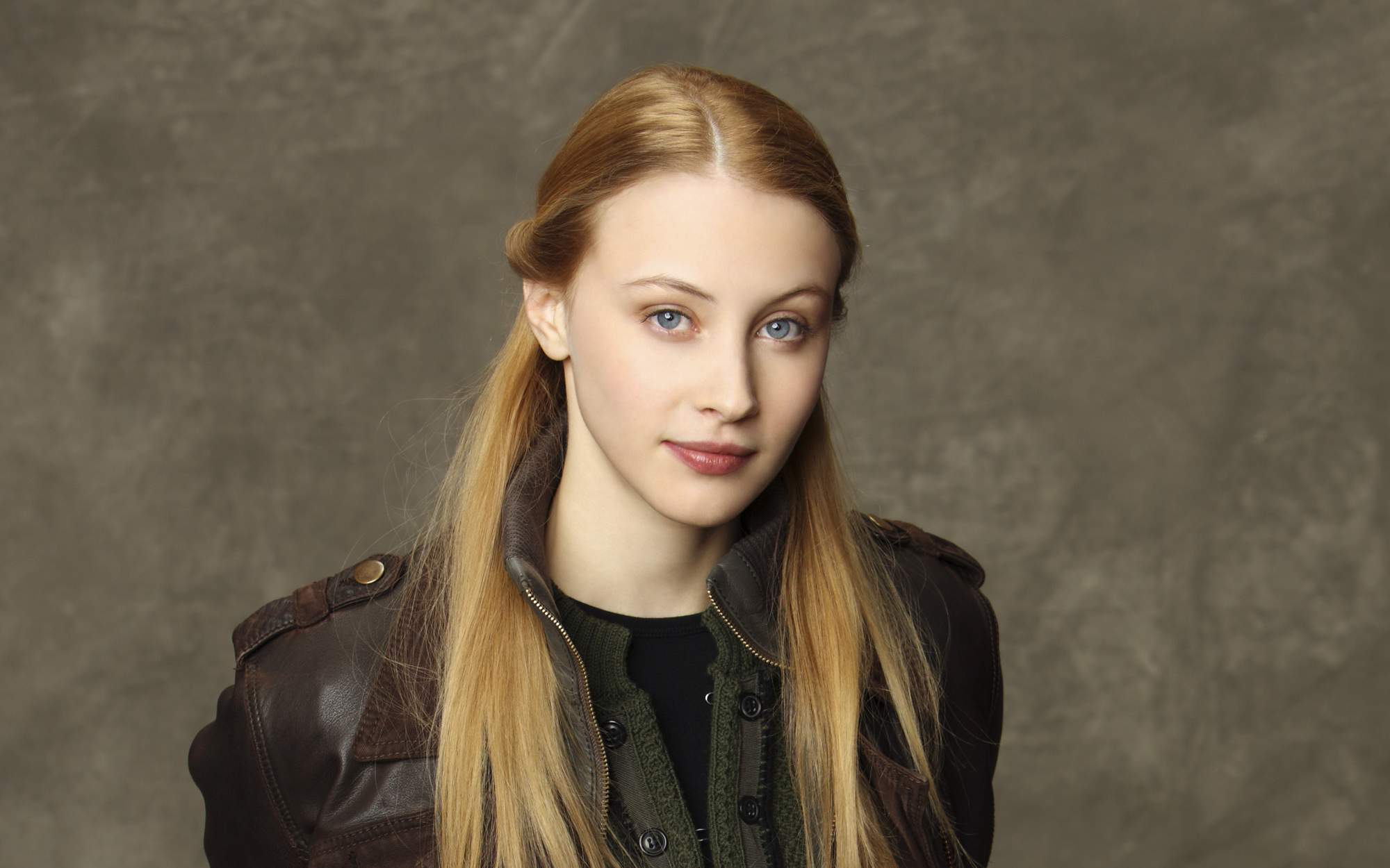 Sarah Gadon blonde actress looking at viewer HD Wallpaper