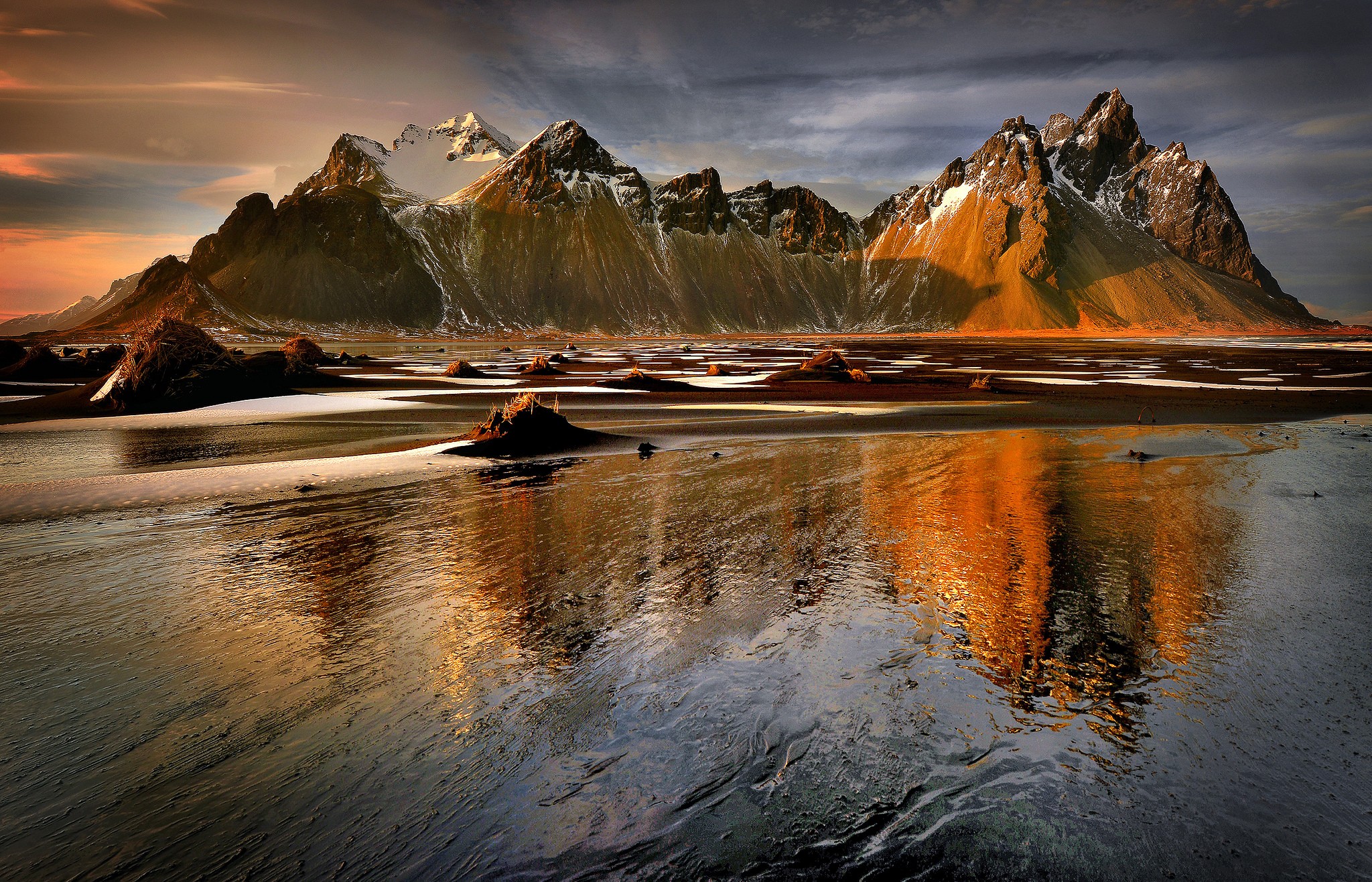 Mountains reflecting in water at sunset HD Wallpaper