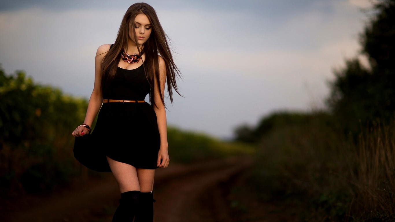 Woman in black dress outdoors HD Wallpaper