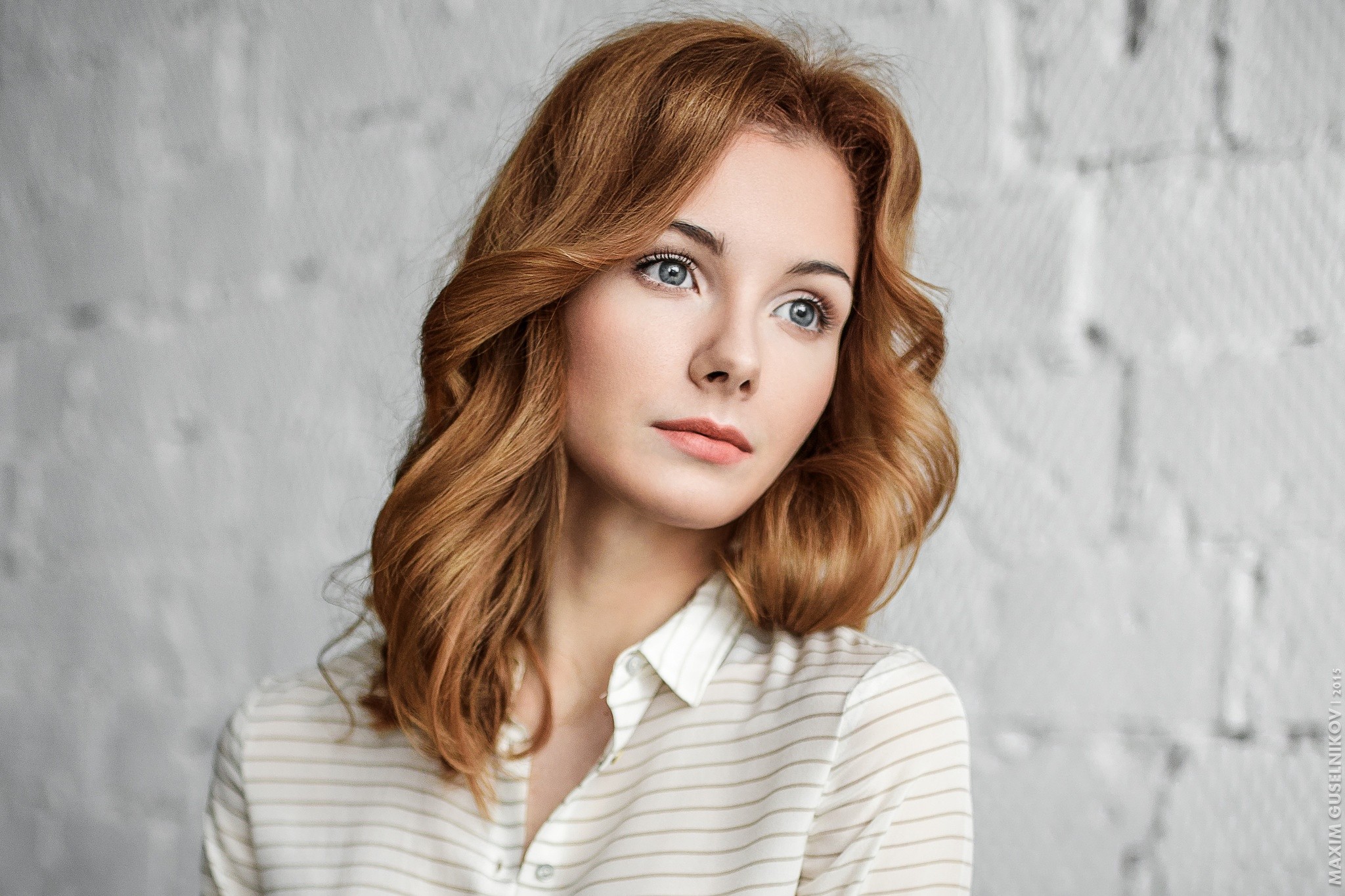 Redhead woman with blue eyes looking away HD Wallpaper