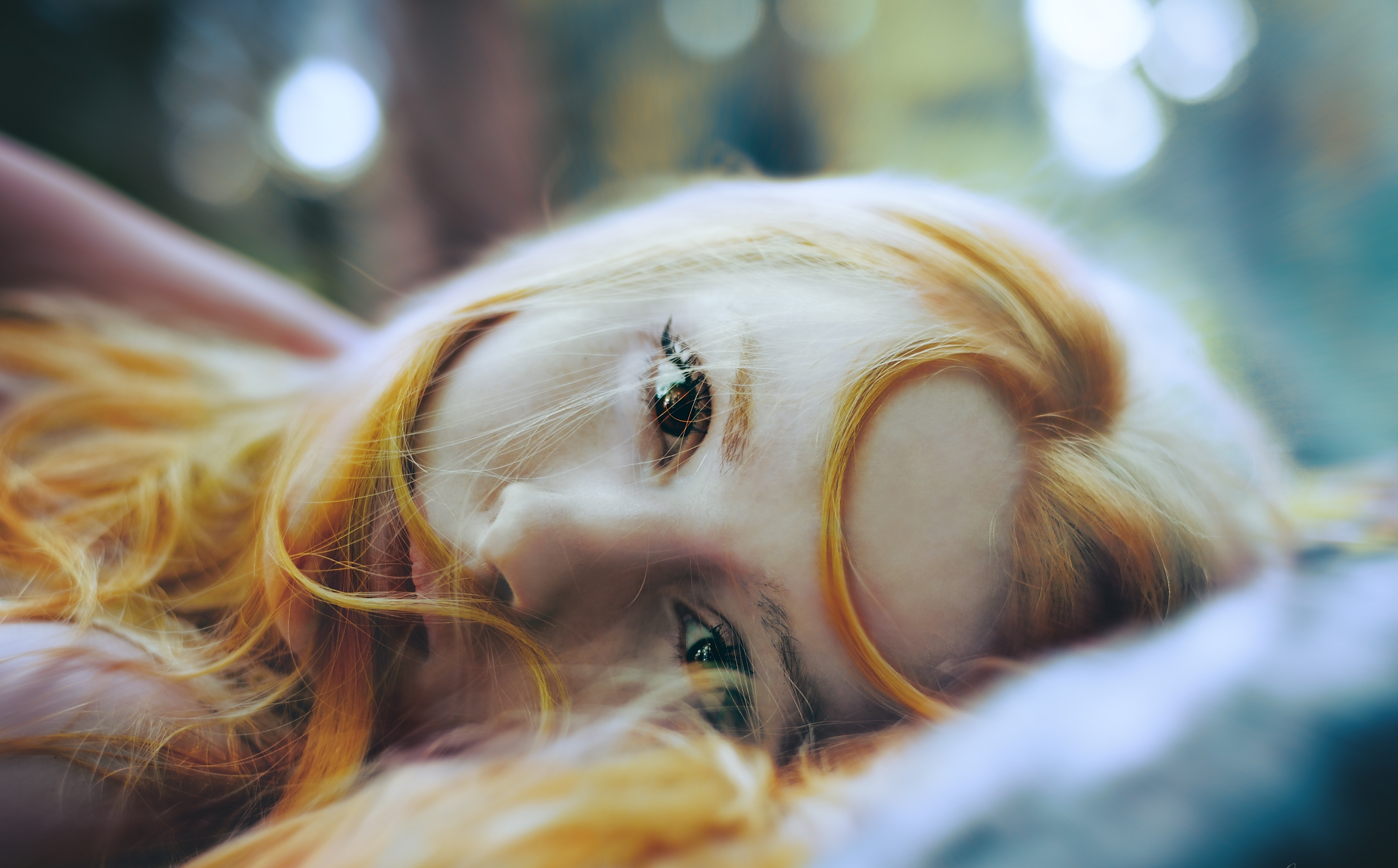Woman with blonde hair lying down HD Wallpaper