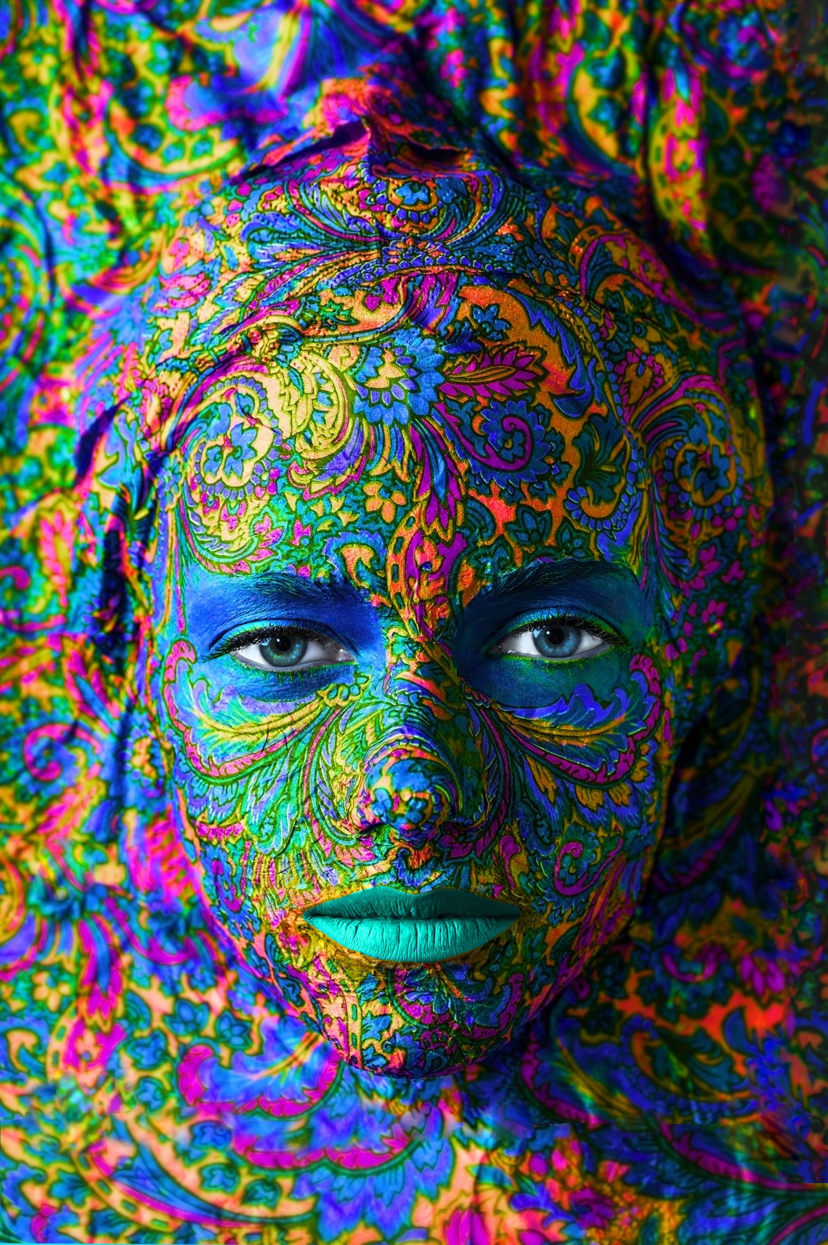 Woman with colorful paisley body paint HD Wallpaper