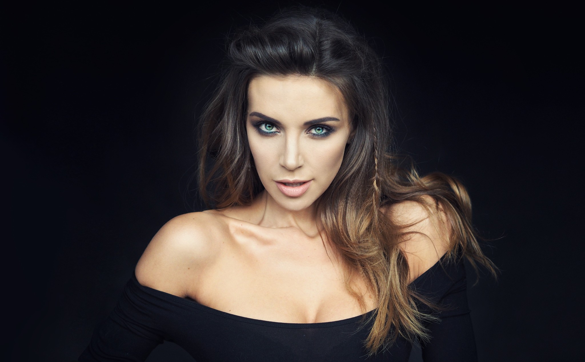 Woman with green eyes and dark hair HD Wallpaper